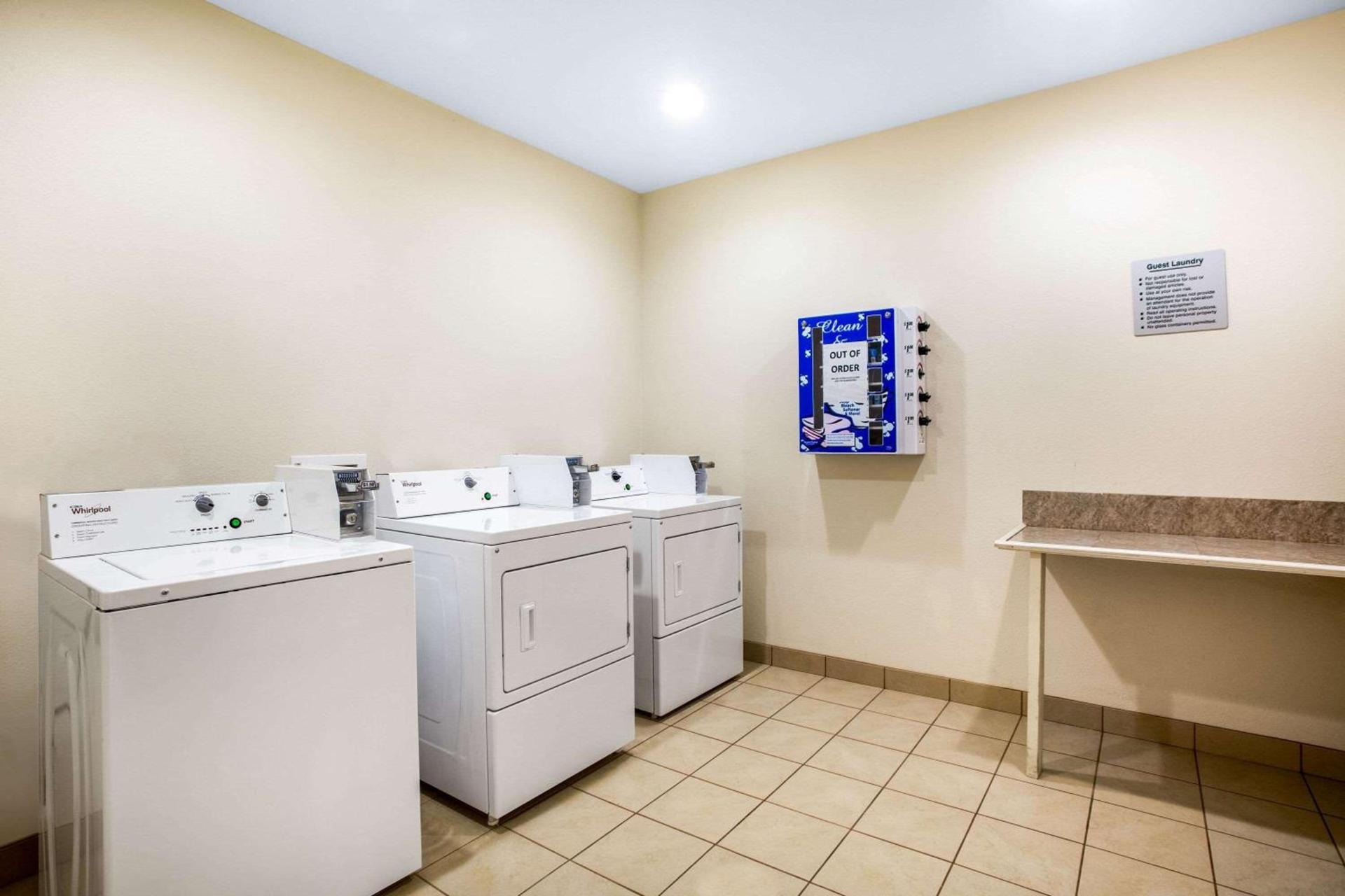 La Quinta by Wyndham Columbus TX photo 18