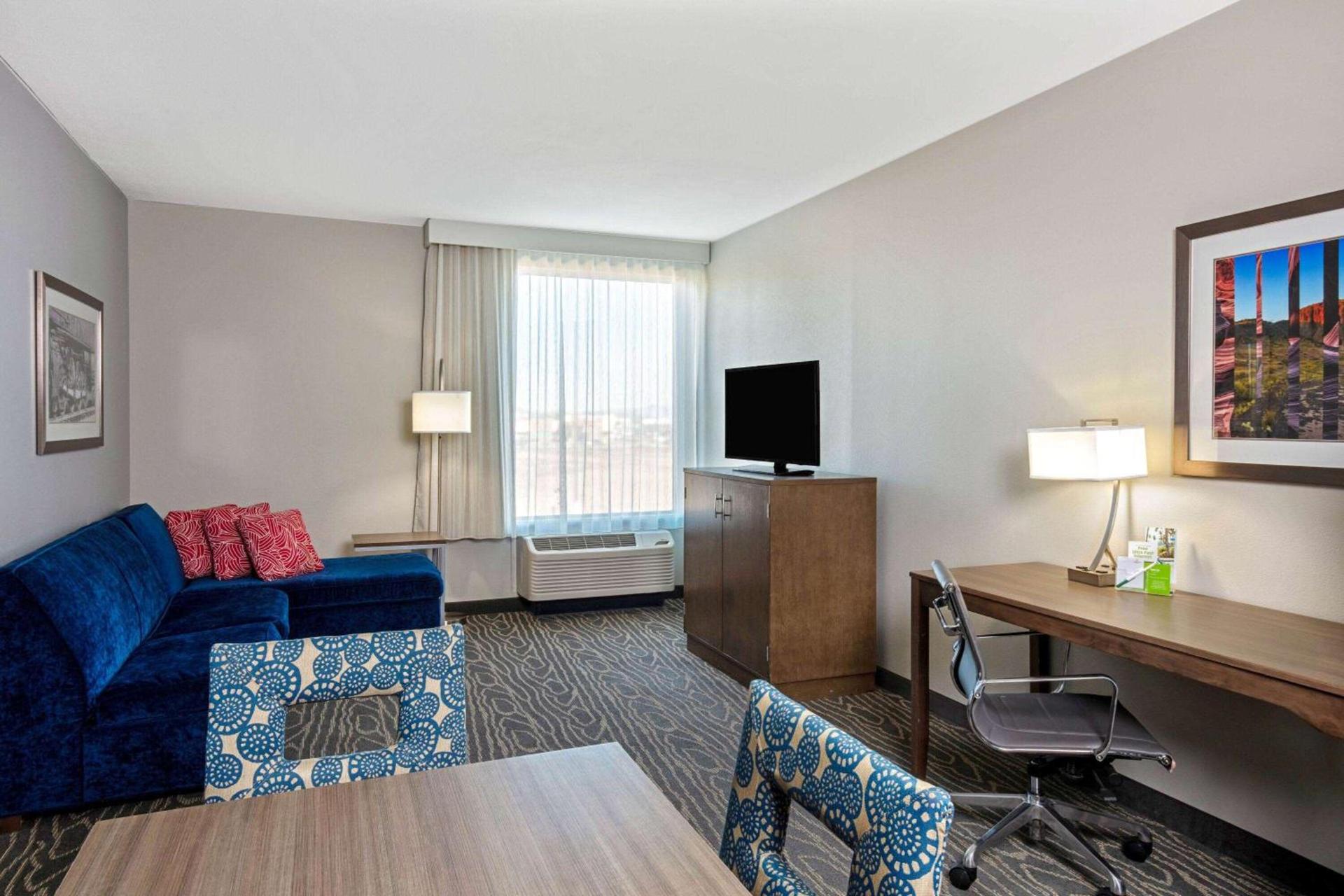 La Quinta by Wyndham Kingman photo 33