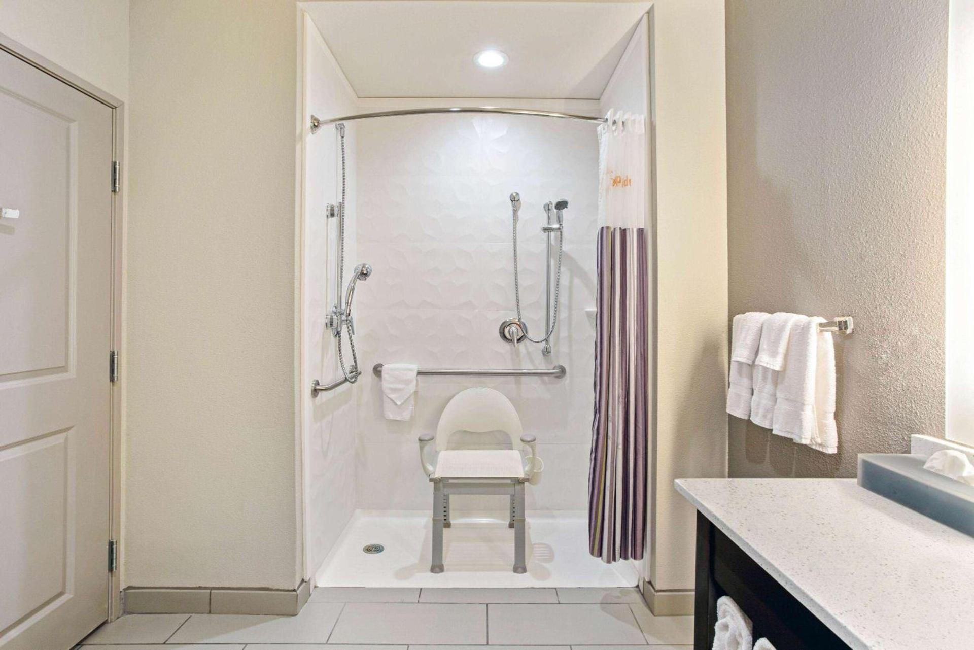 La Quinta by Wyndham Sweetwater East photo 17