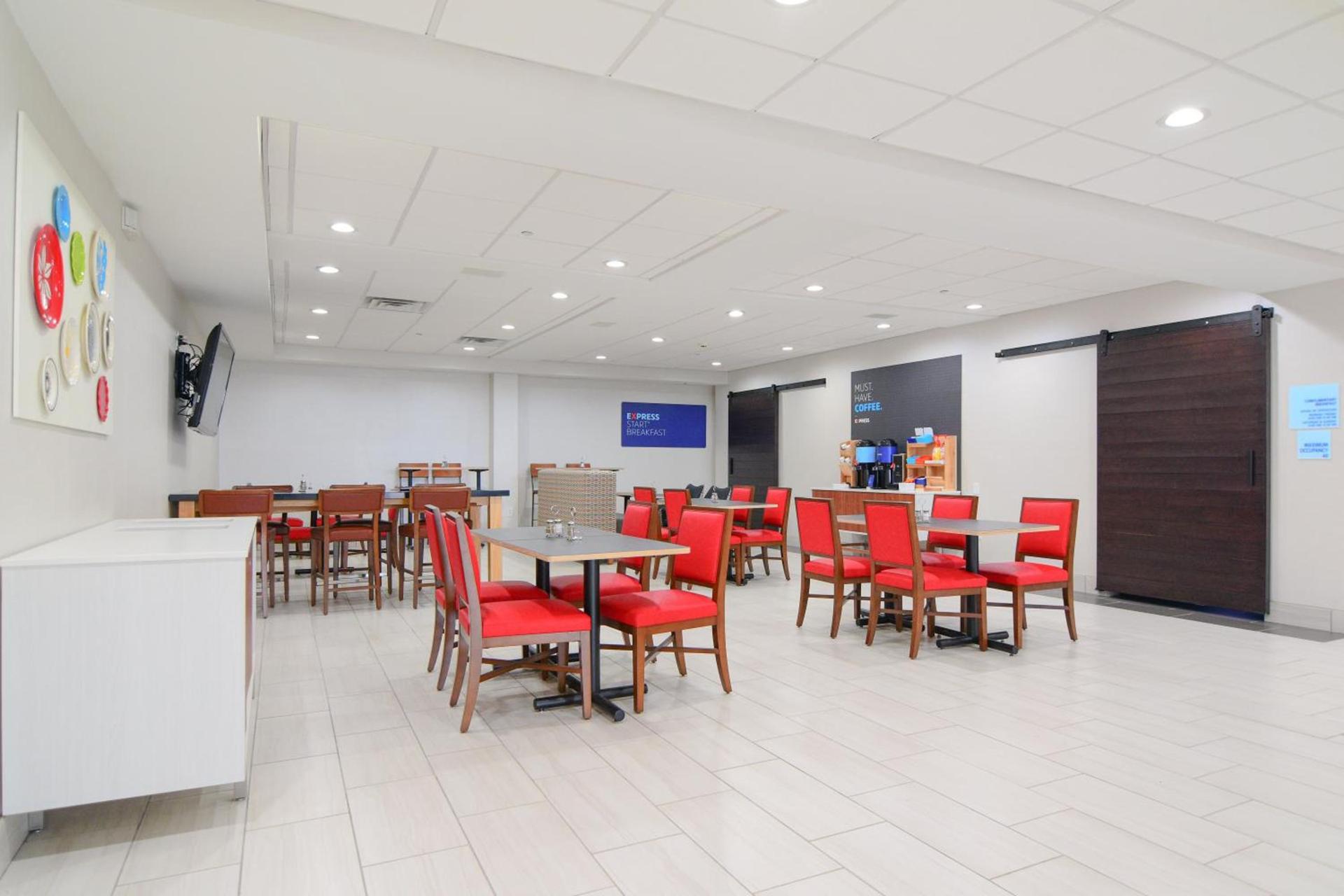 Holiday Inn Express & Suites - Indianapolis Northwest by IHG photo 14
