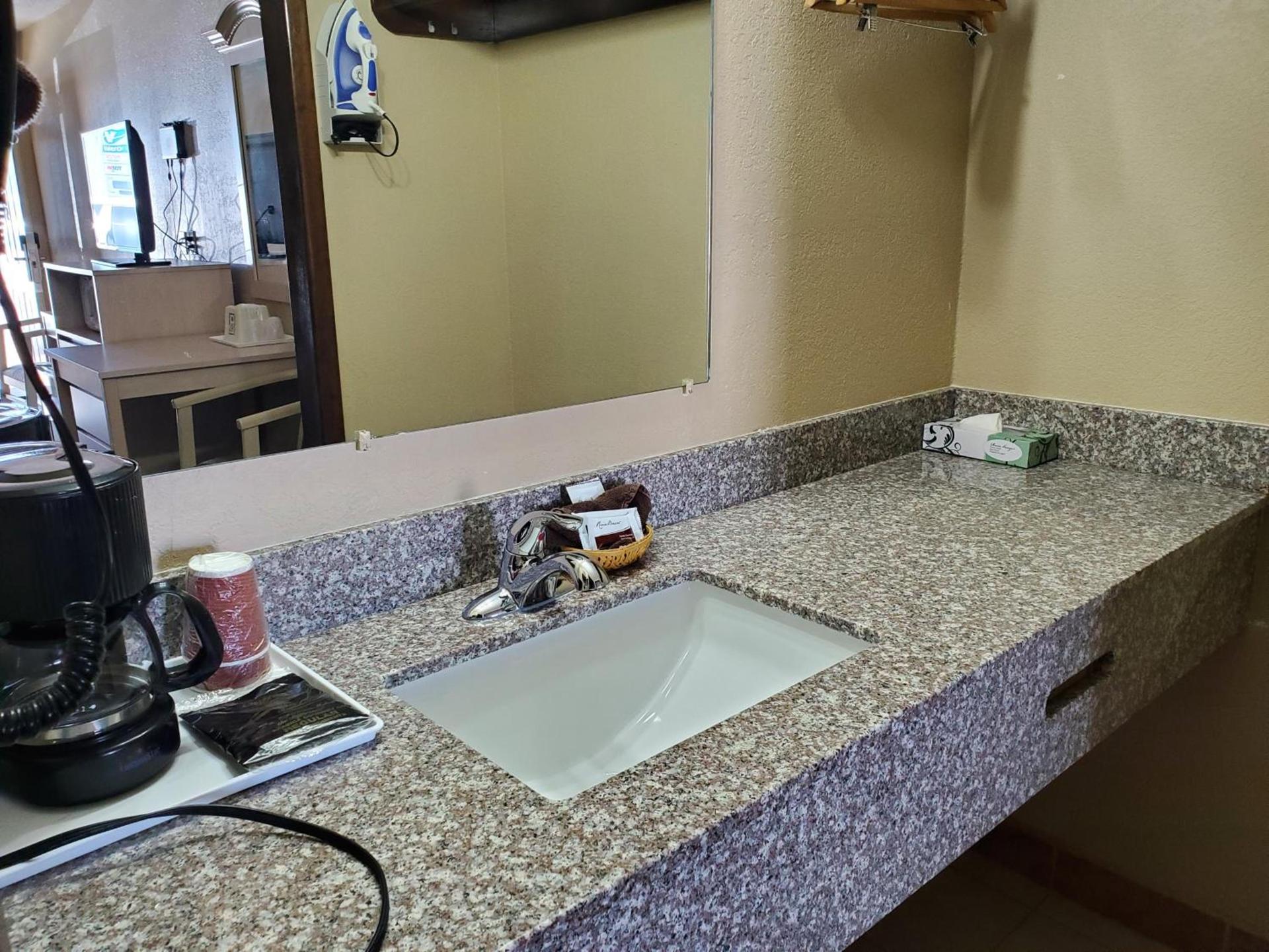 Lodge USA Motel photo 28