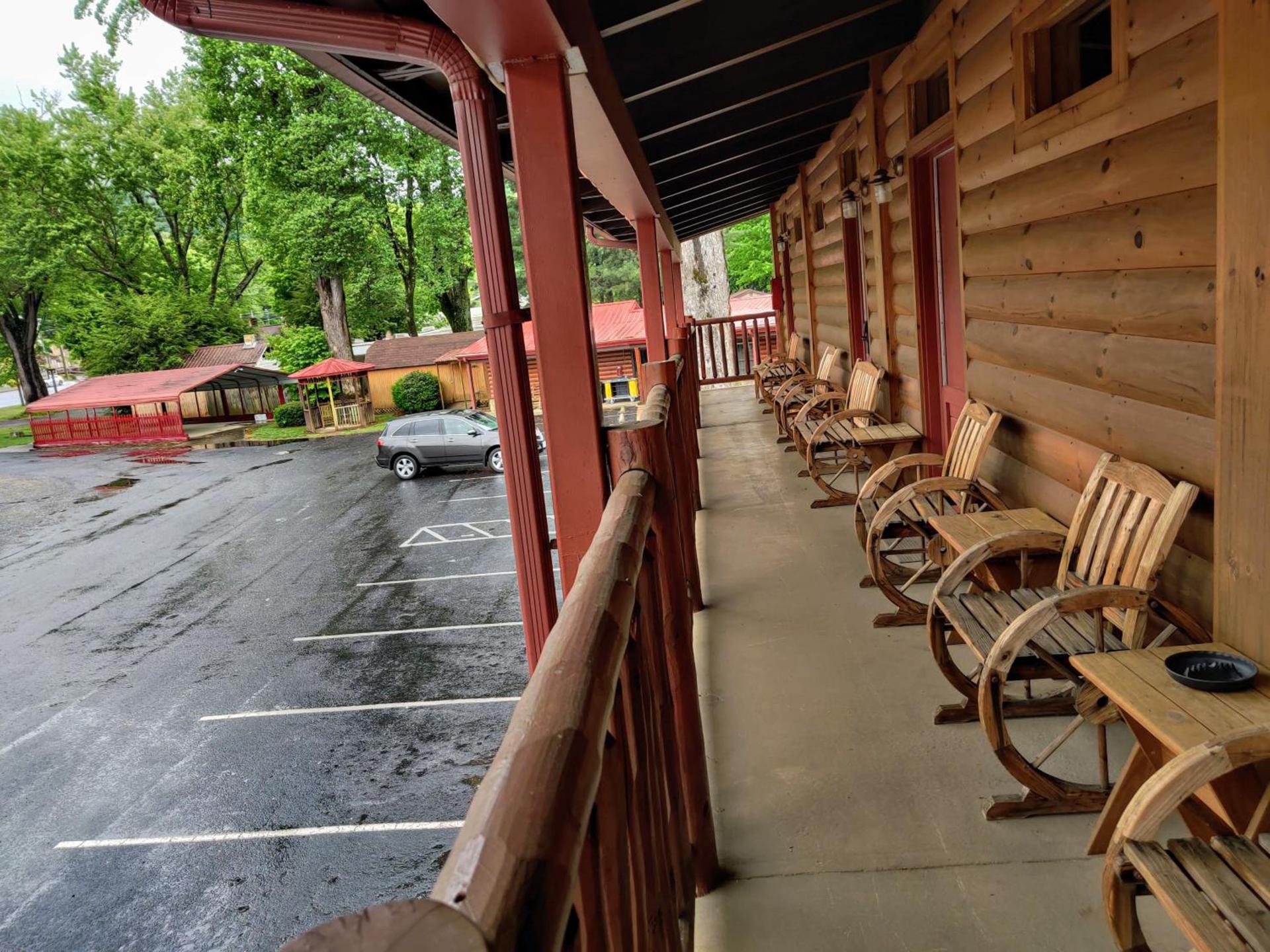 Smoky Falls Lodge photo 8
