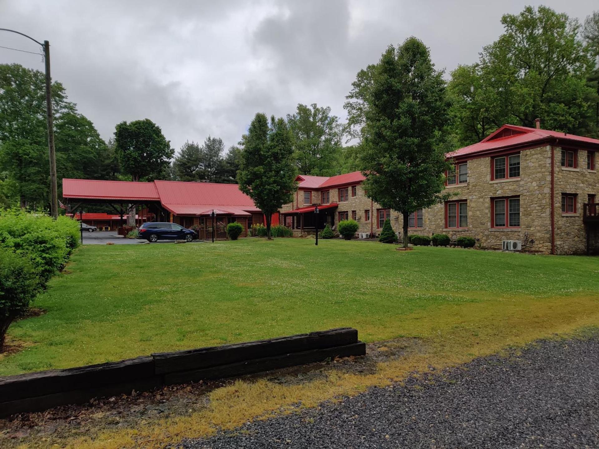 Smoky Falls Lodge photo 3