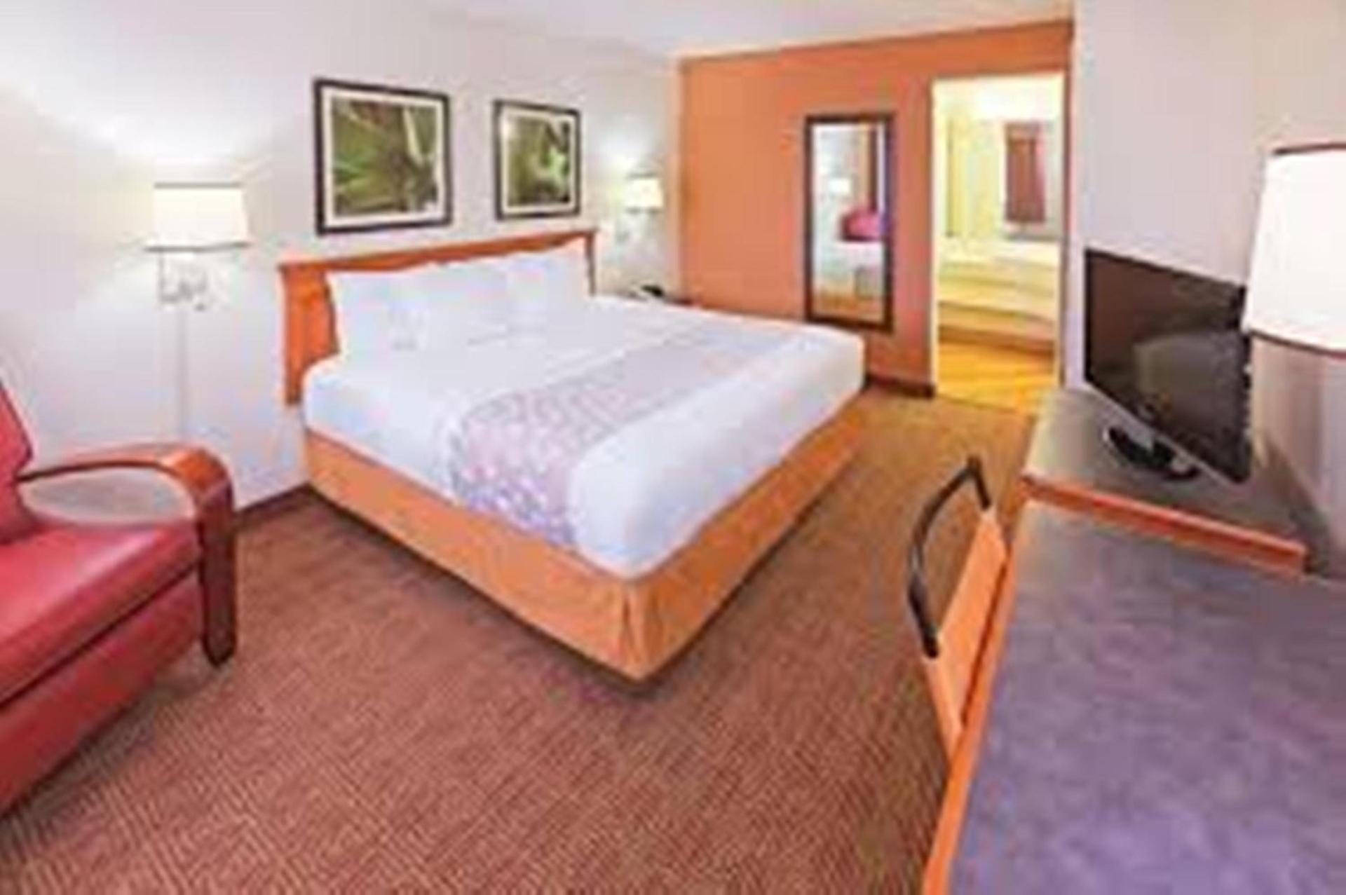 Super 8 by Wyndham San Antonio Near SeaWorld Ingram Park photo 49