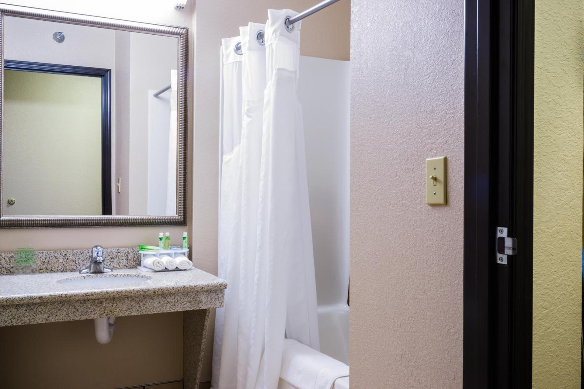 Holiday Inn Express Hotel & Suites Acme-Traverse City by IHG photo 5