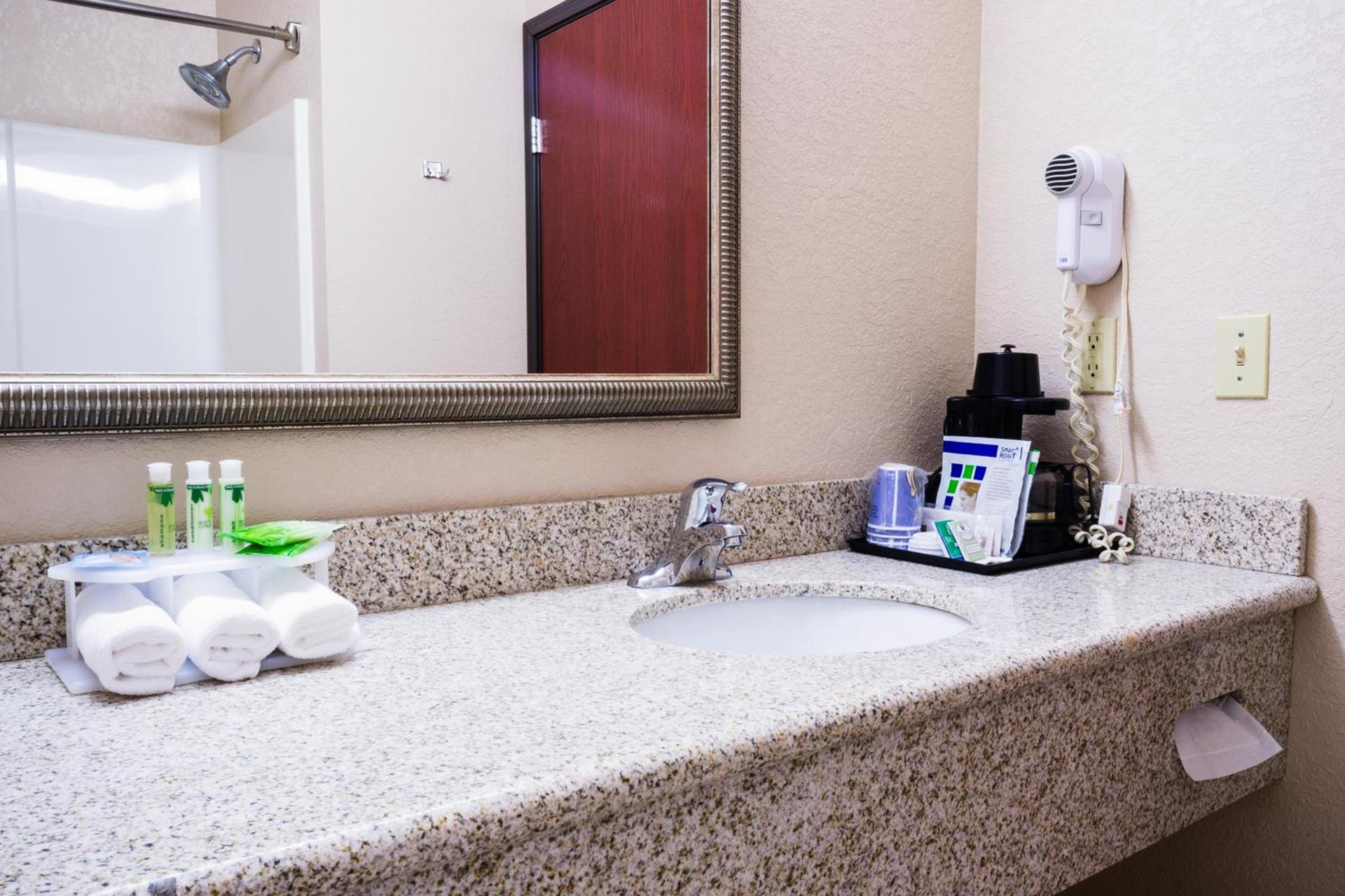Holiday Inn Express Hotel & Suites Acme-Traverse City by IHG photo 4