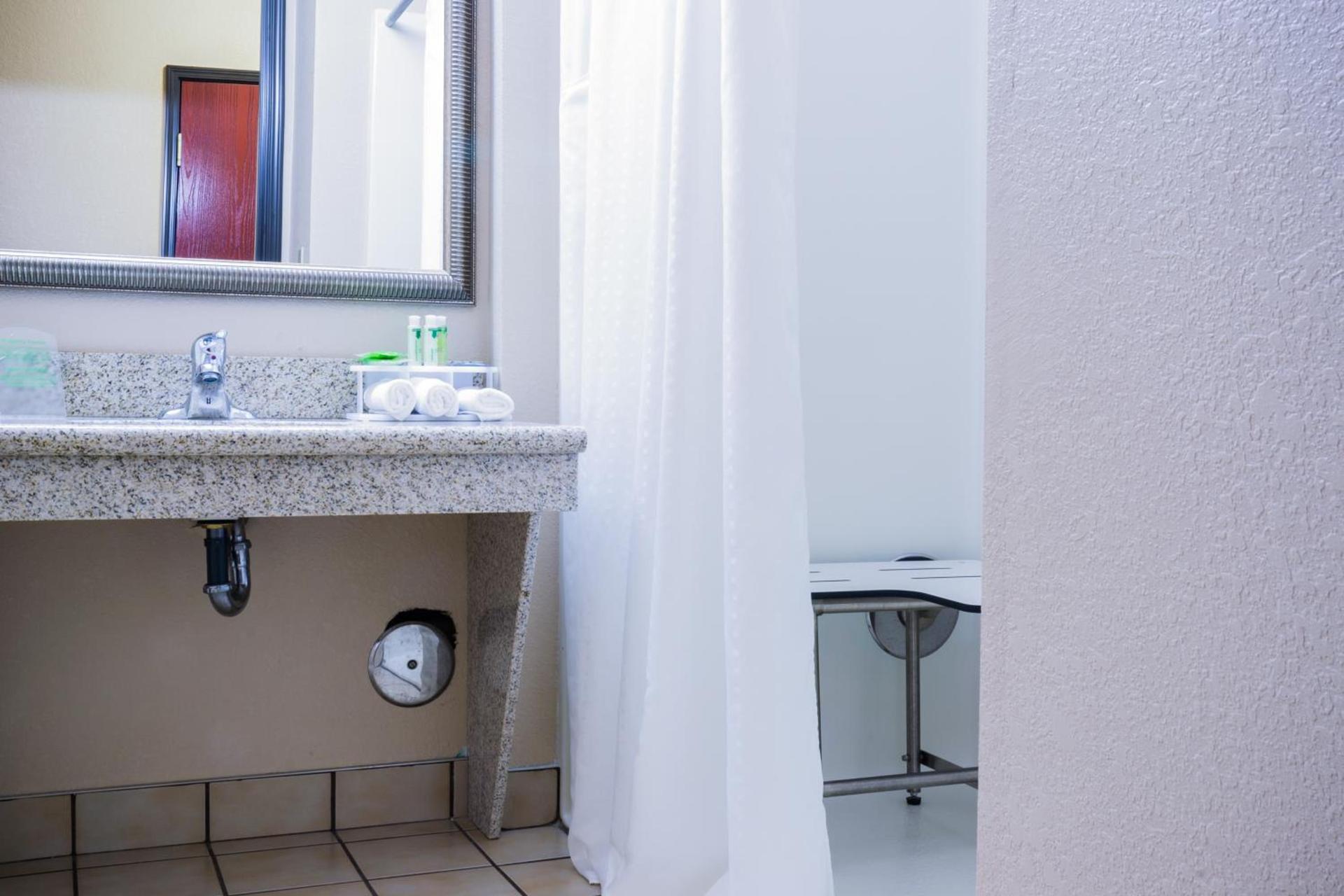 Holiday Inn Express Hotel & Suites Acme-Traverse City by IHG photo 2