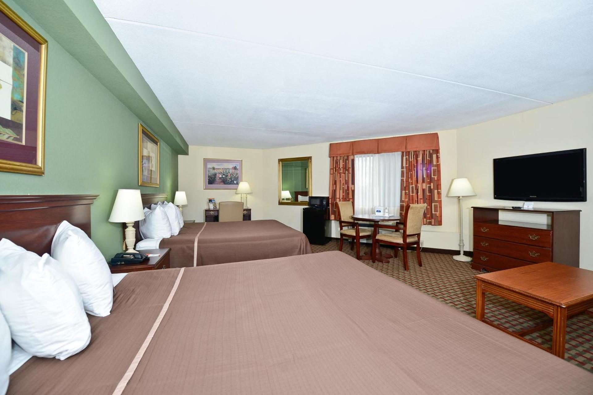Howard Johnson by Wyndham Newark Airport photo 24