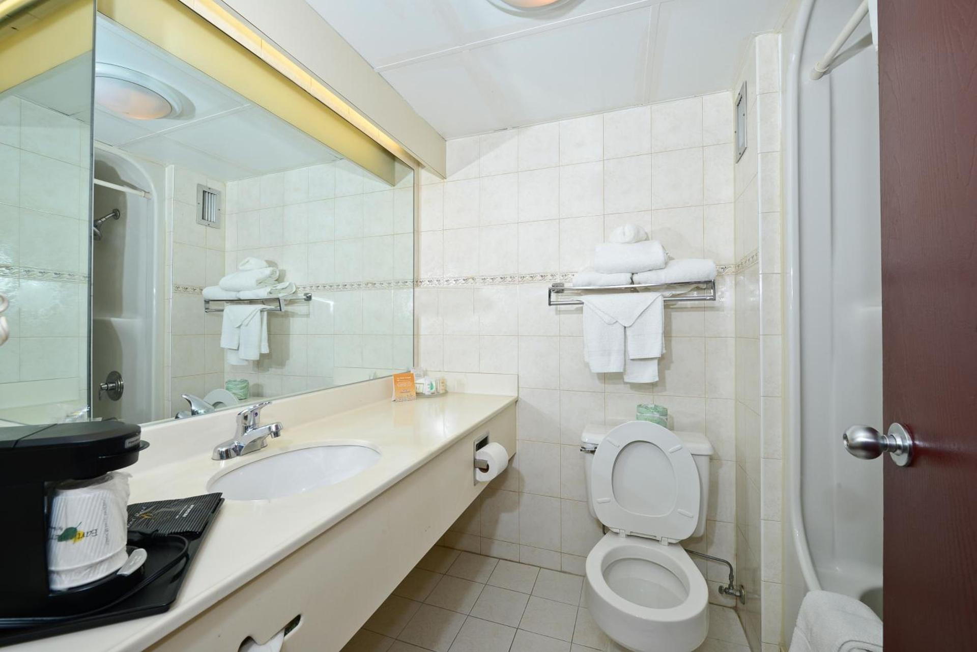 Howard Johnson by Wyndham Newark Airport photo 20