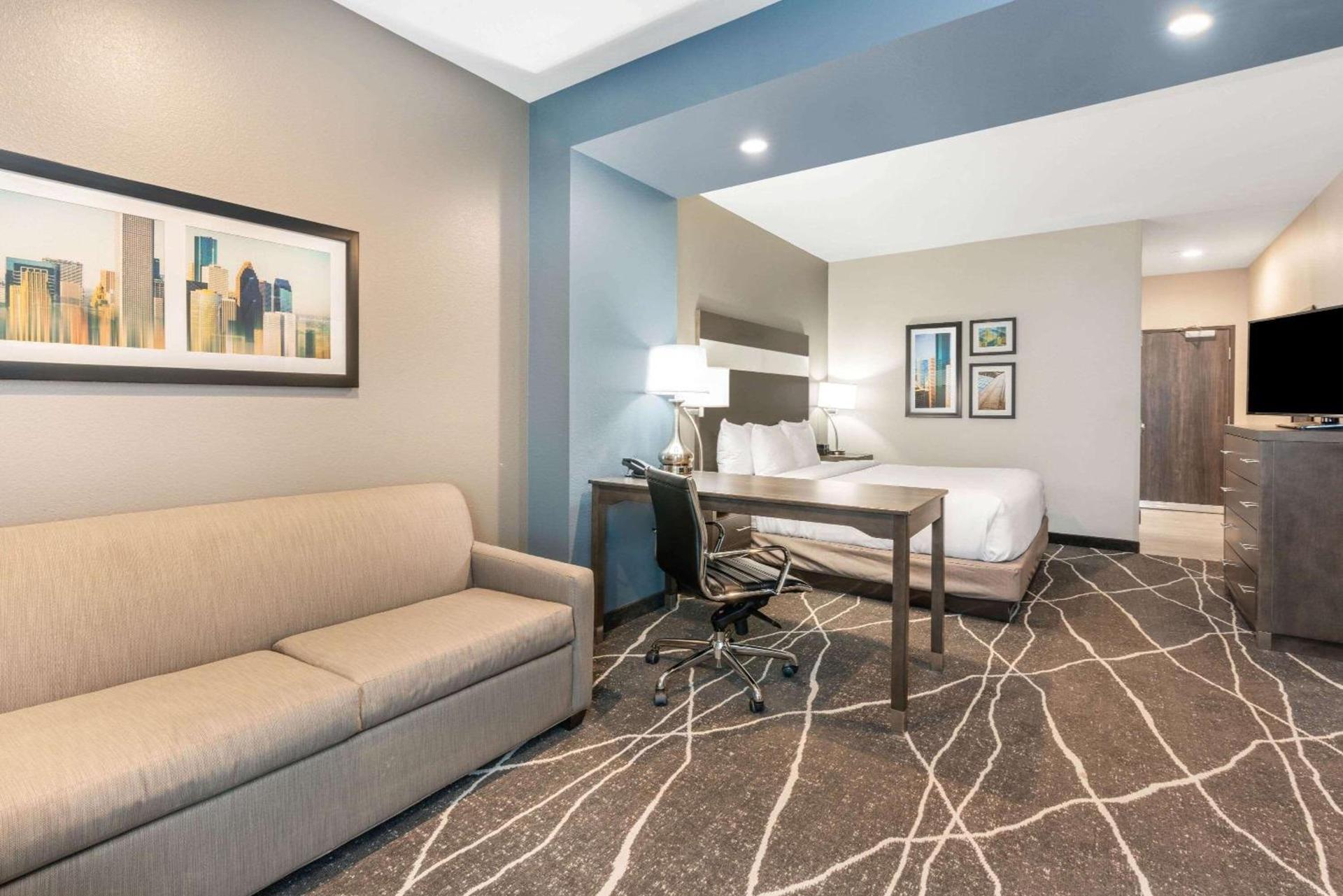 La Quinta Inn and Suites by Wyndham Houston Spring South photo 5