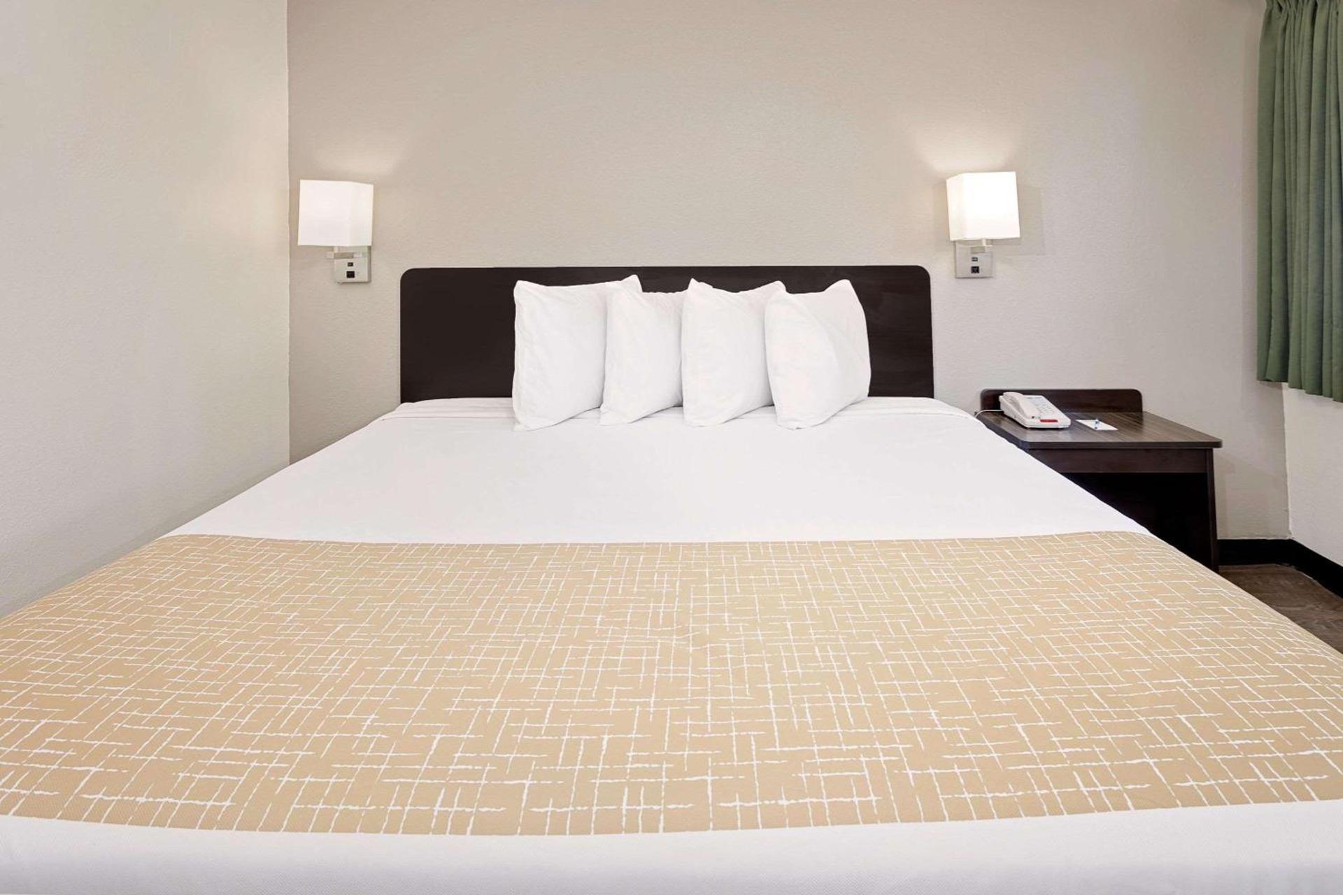 Travelodge by Wyndham College Park photo 13
