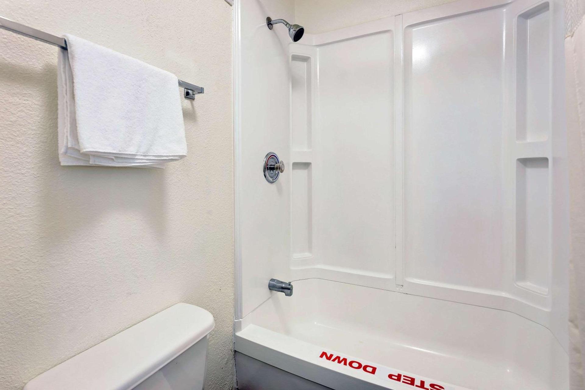 Travelodge by Wyndham College Park photo 19