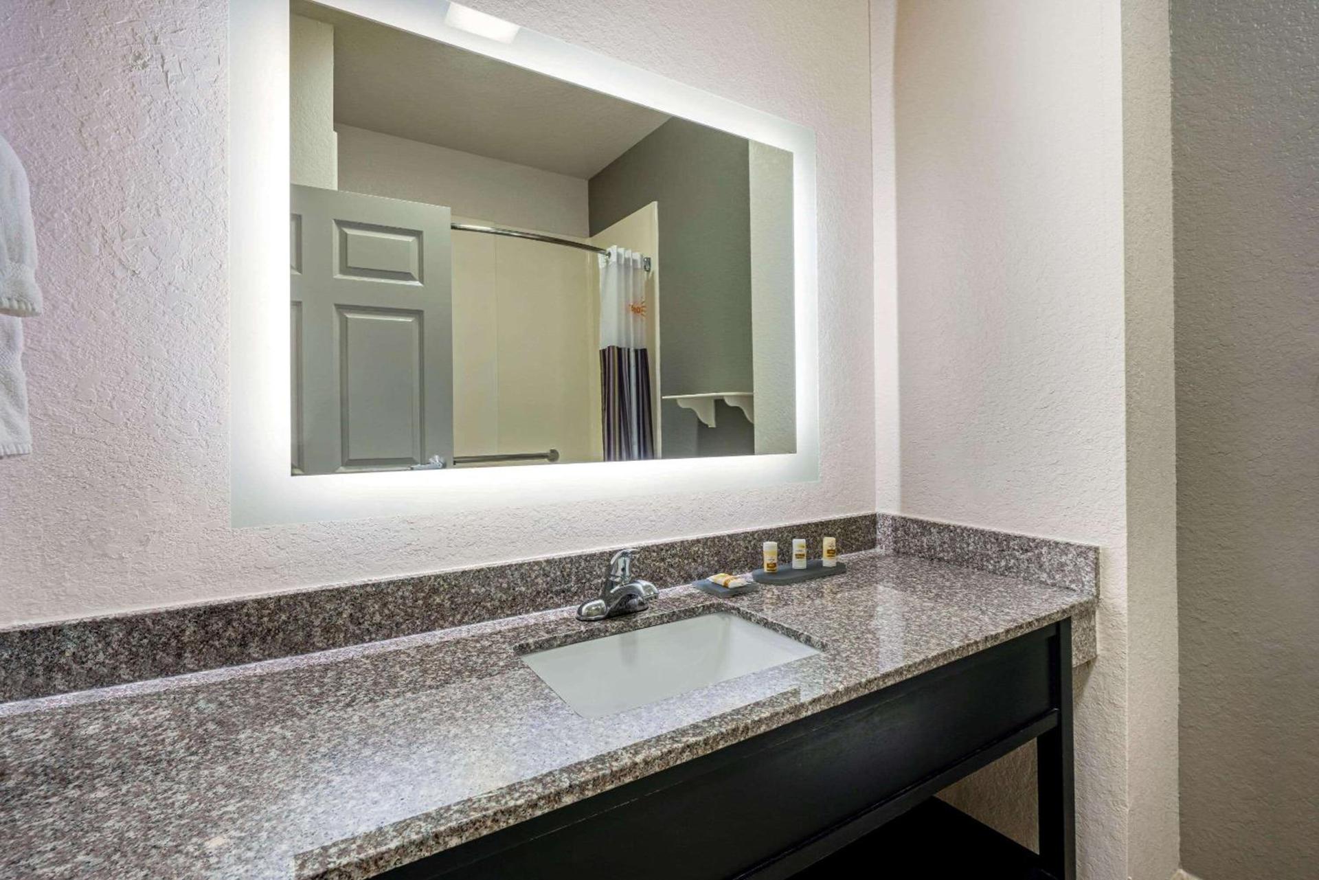 La Quinta by Wyndham Conroe photo 21