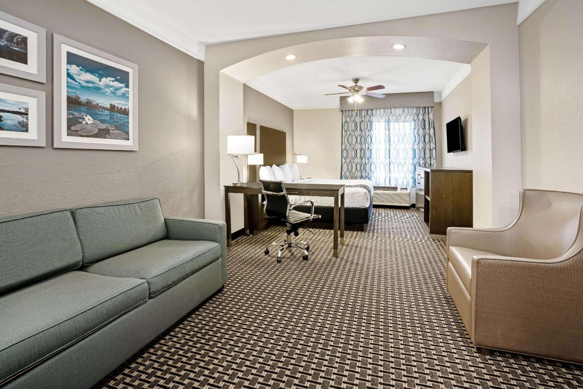La Quinta by Wyndham Conroe photo 18
