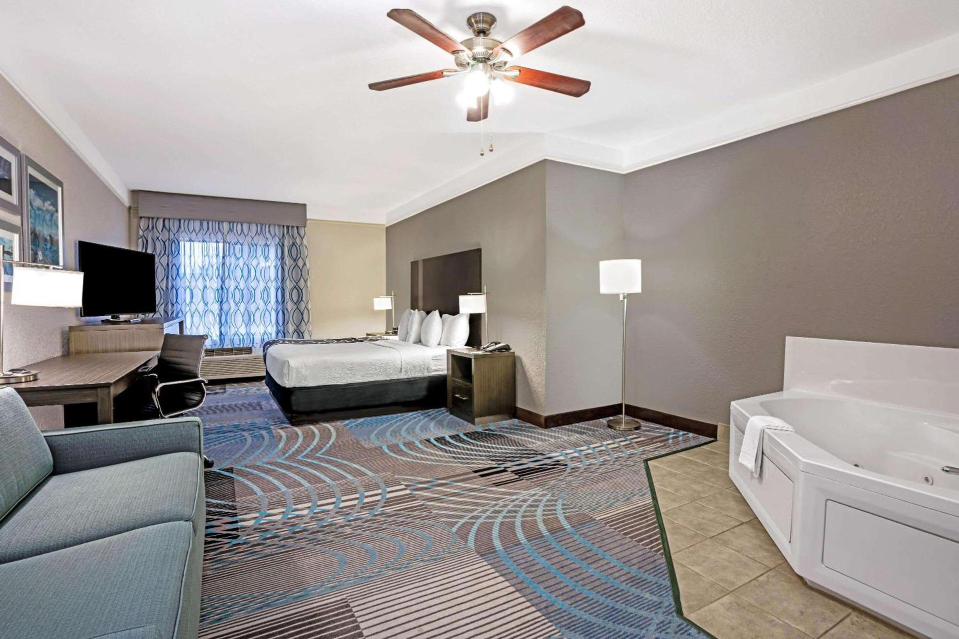 La Quinta by Wyndham Conroe photo 15