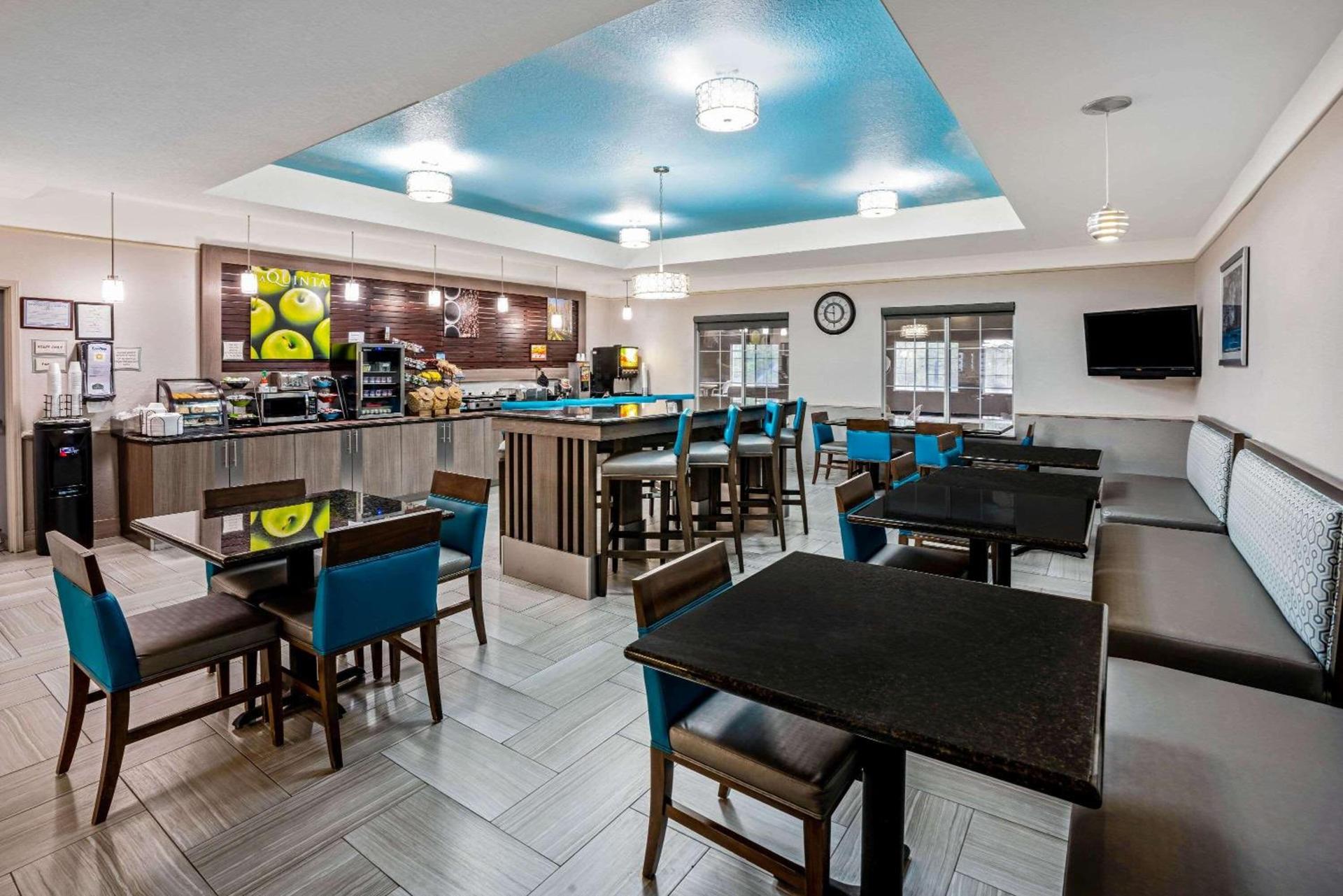 La Quinta by Wyndham Conroe photo 12