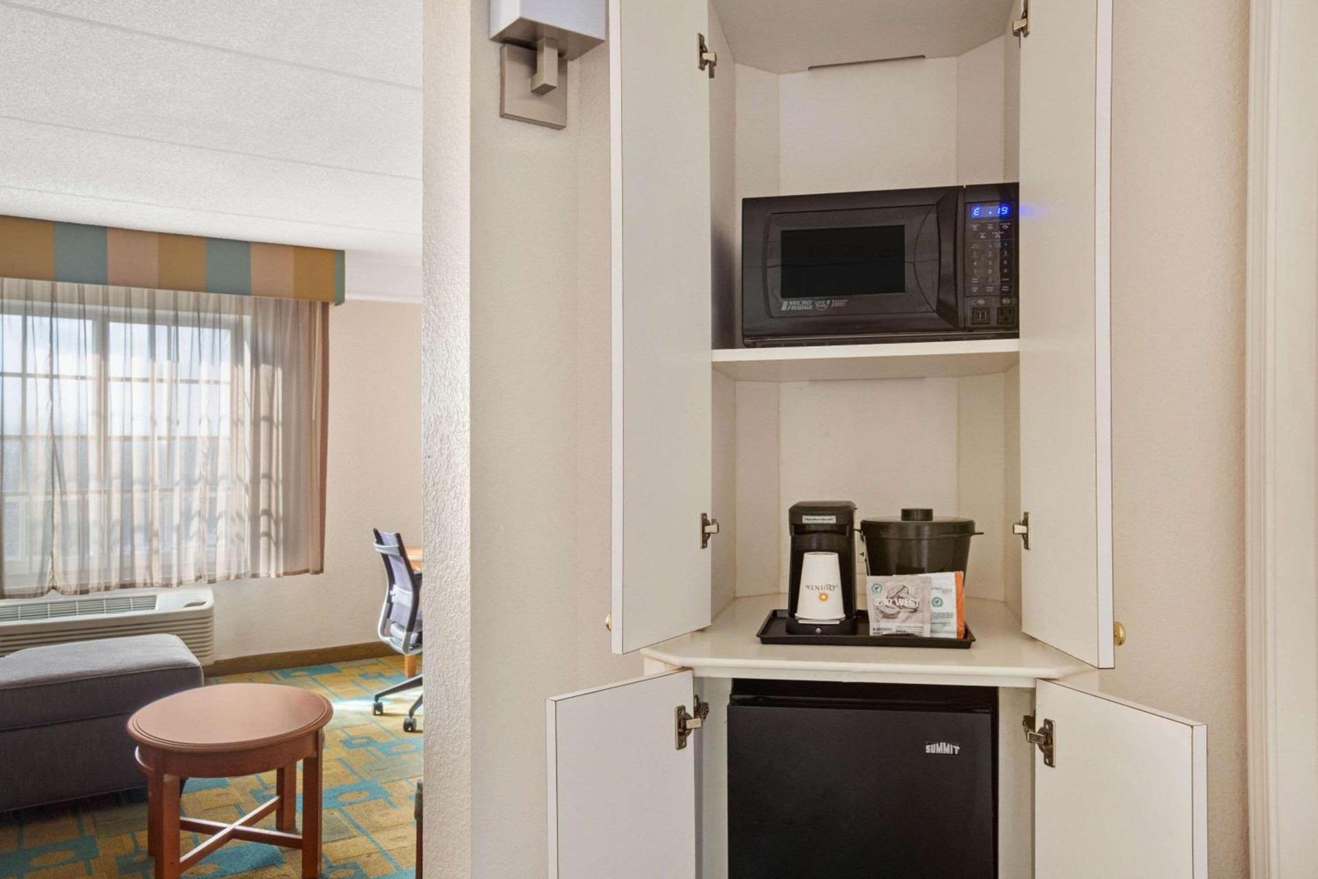 La Quinta by Wyndham Ft. Lauderdale Plantation photo 12