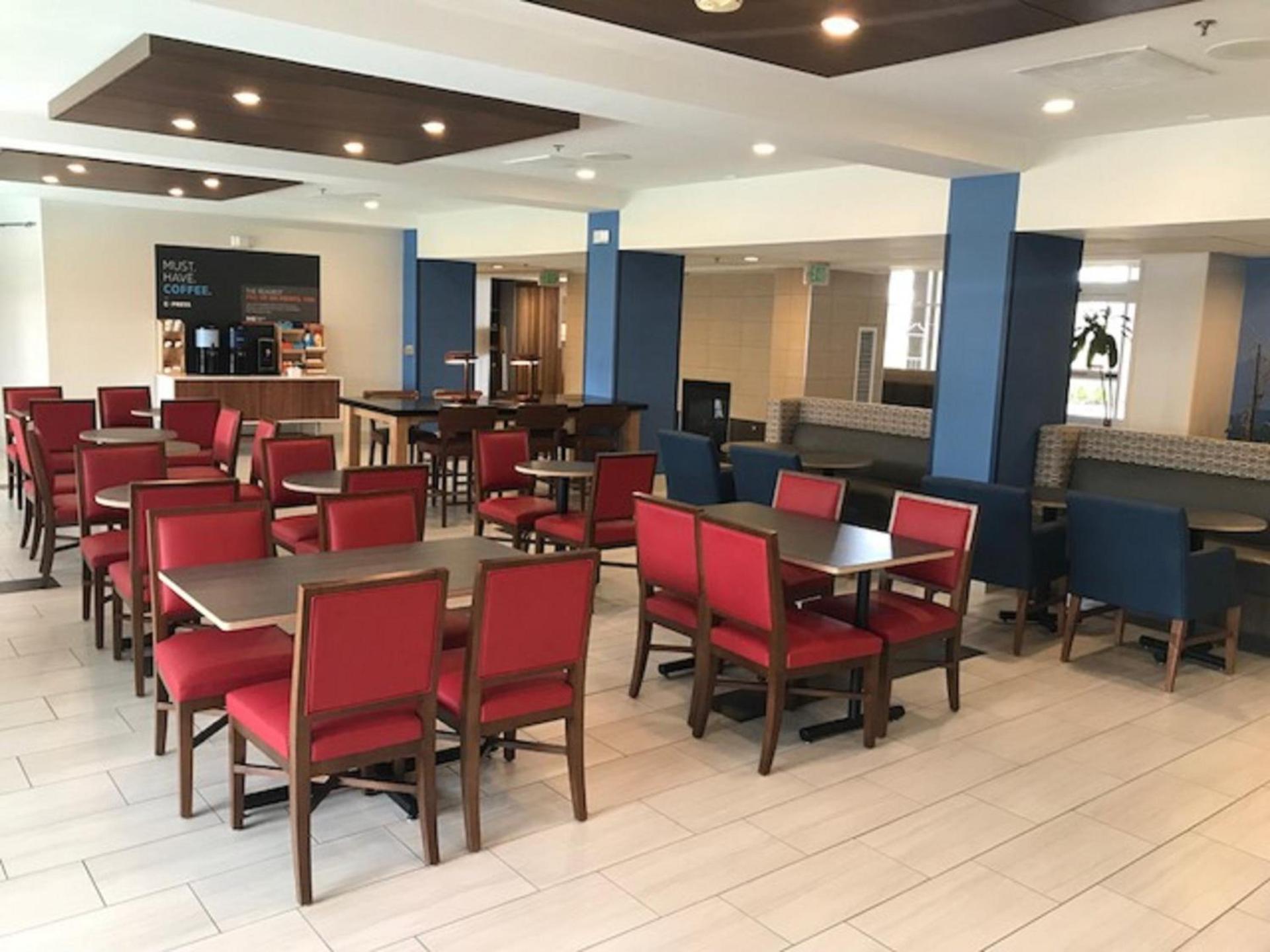Holiday Inn Express & Suites Tracy by IHG photo 2