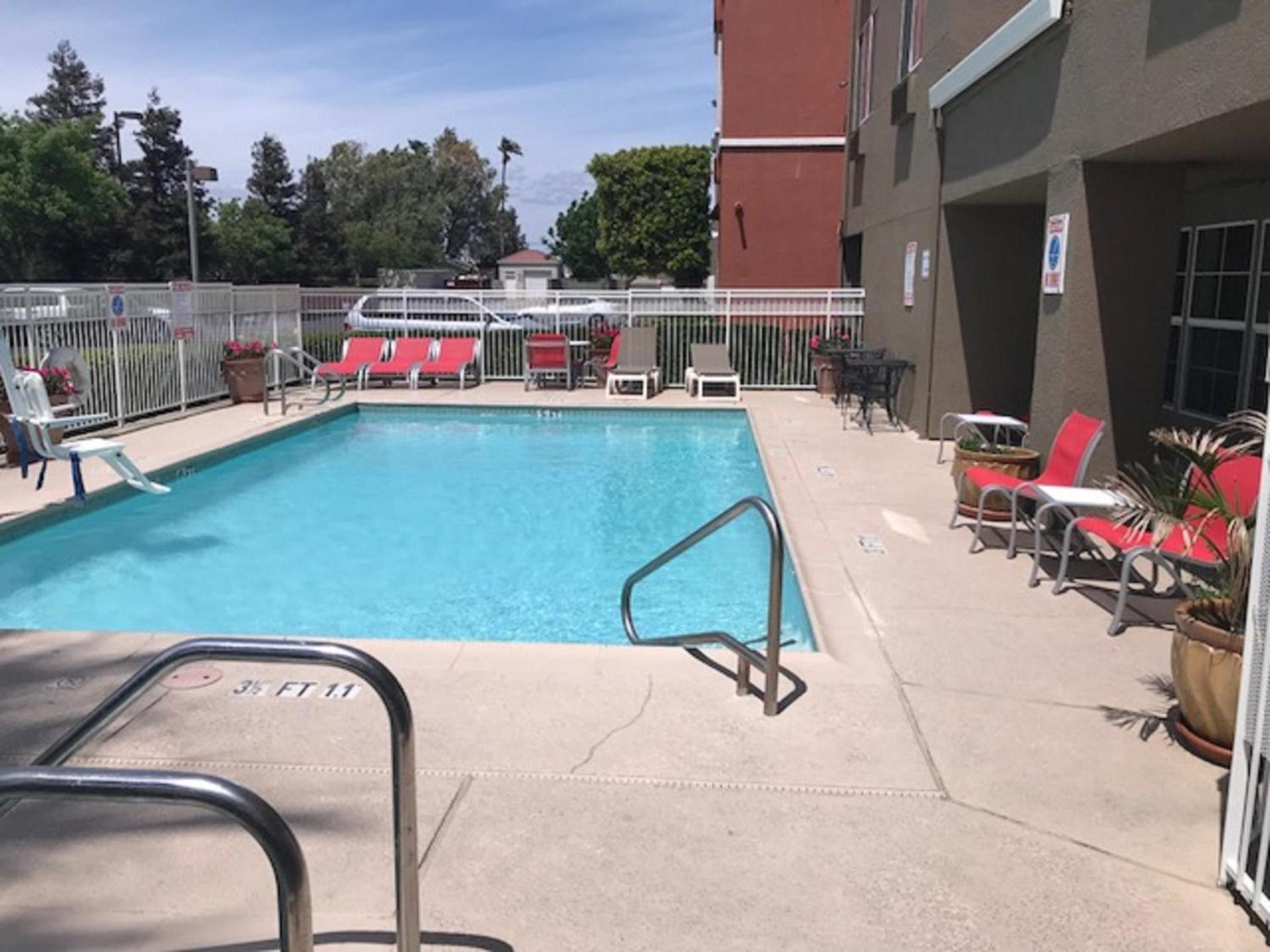 Holiday Inn Express & Suites Tracy by IHG photo 7