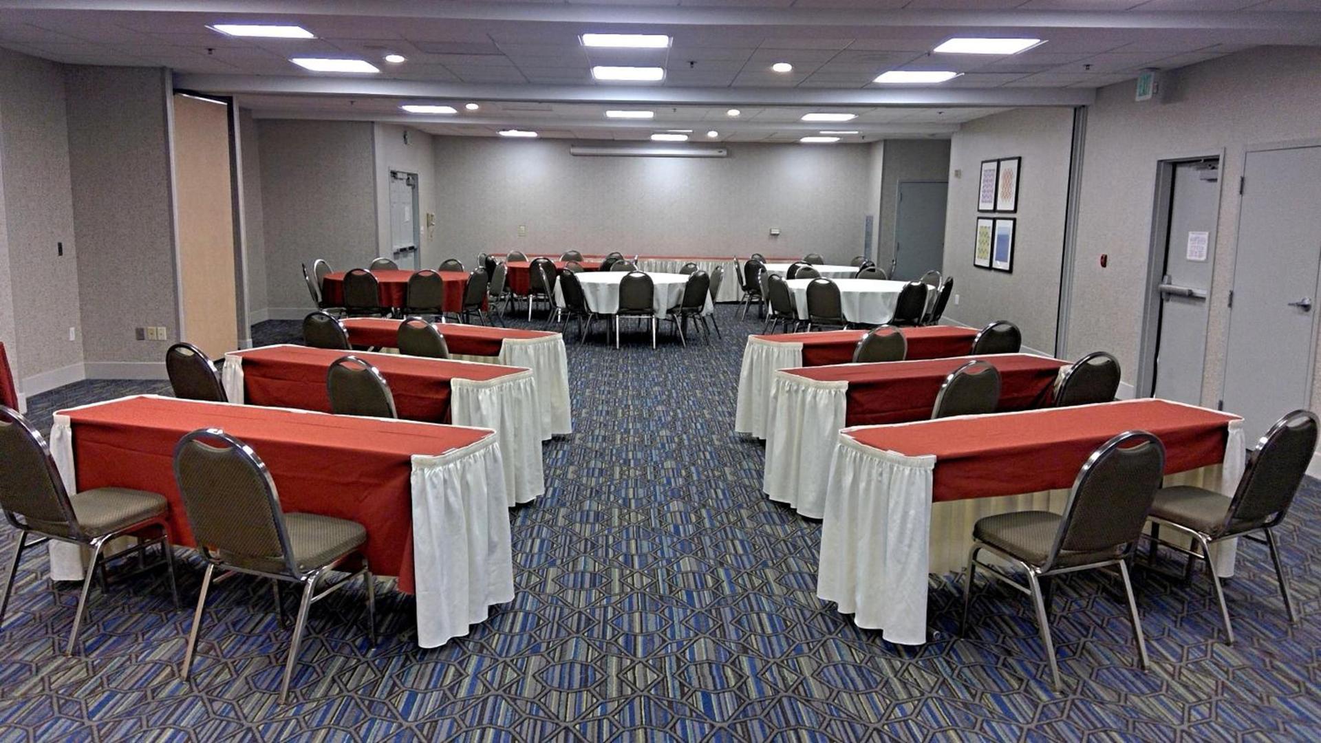 Holiday Inn Express & Suites Tracy by IHG photo 22