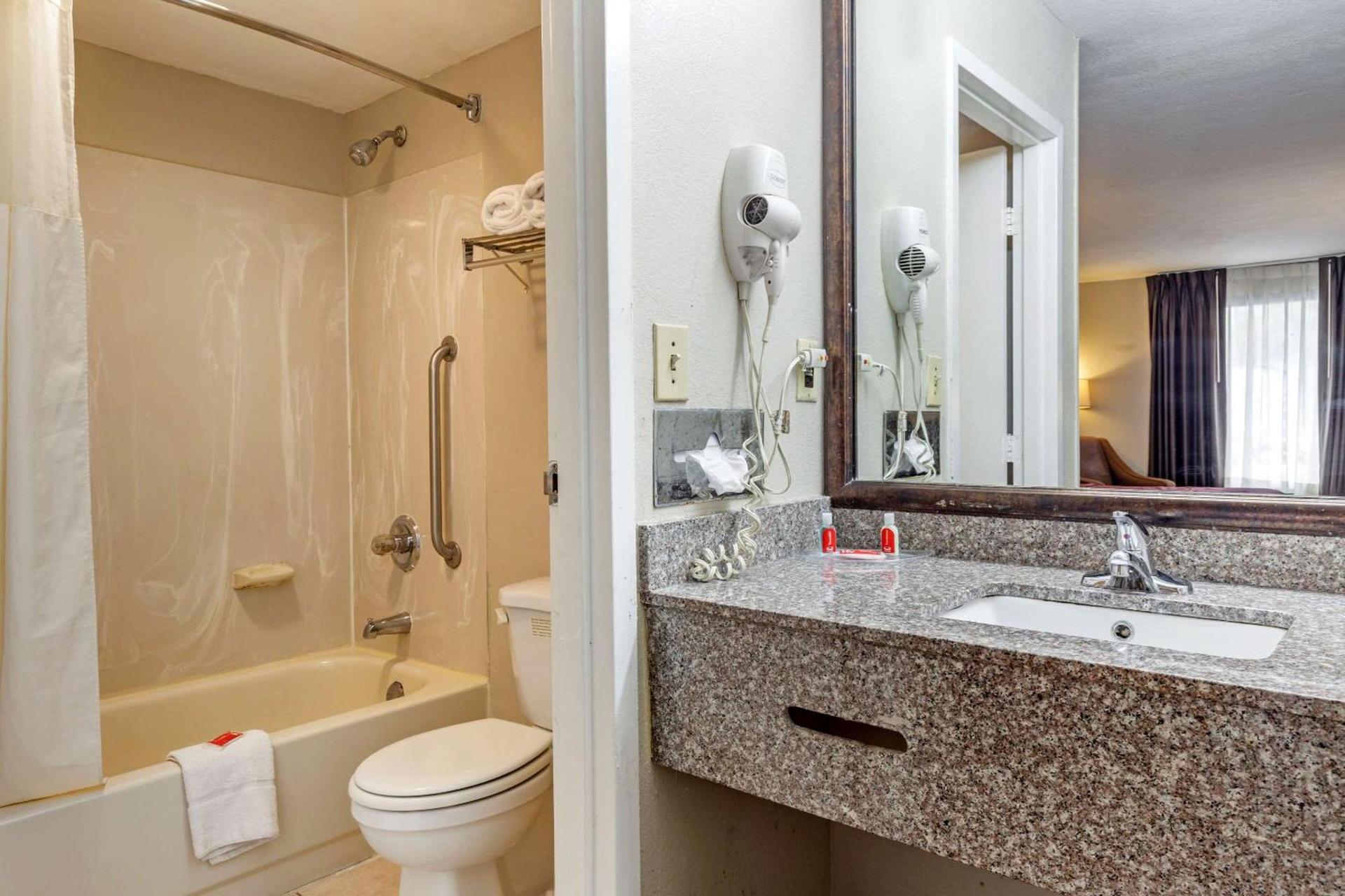 Travelodge by Wyndham North Charleston photo 9