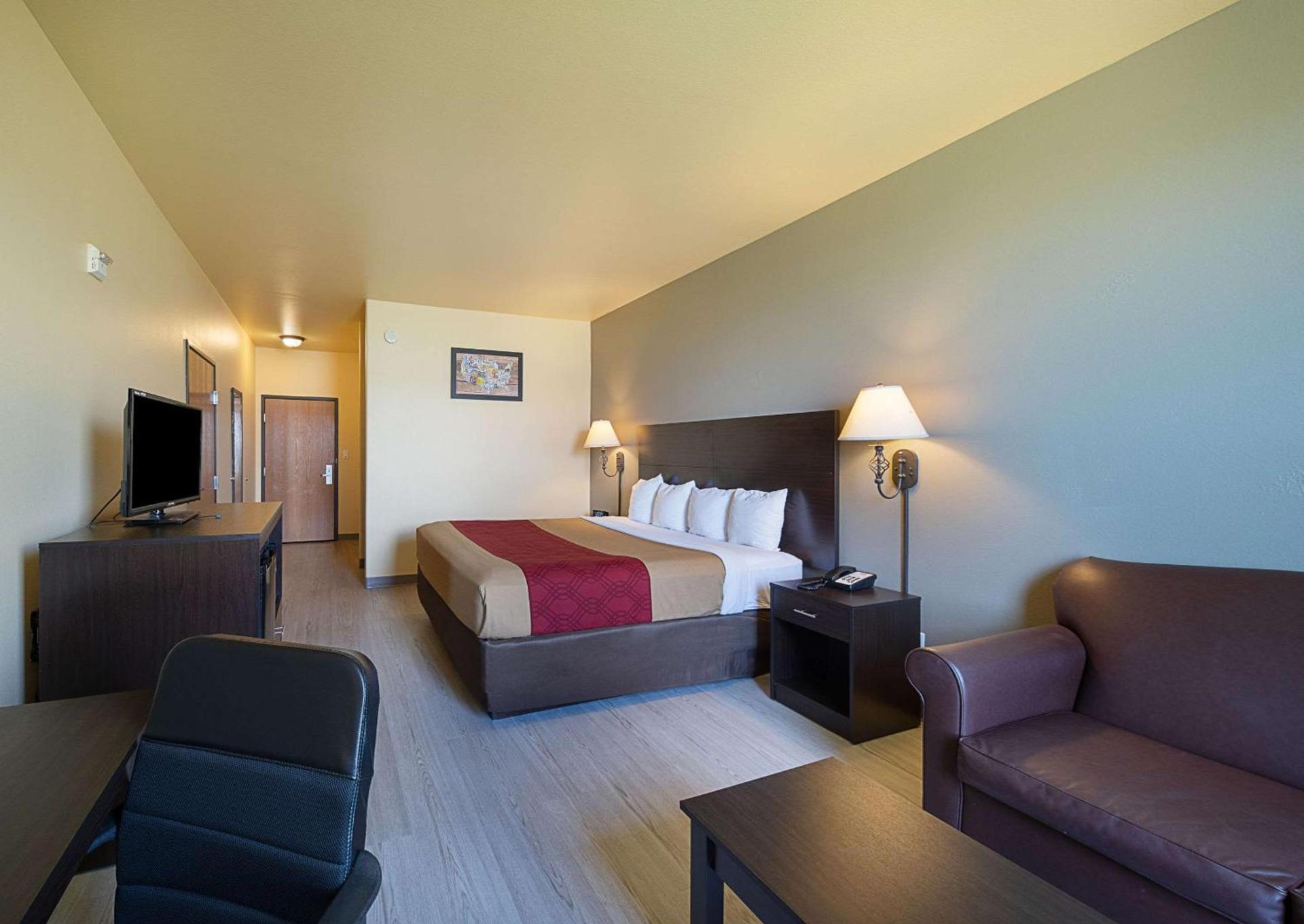 Econo Lodge Inn & Suites Bridgeport photo 5