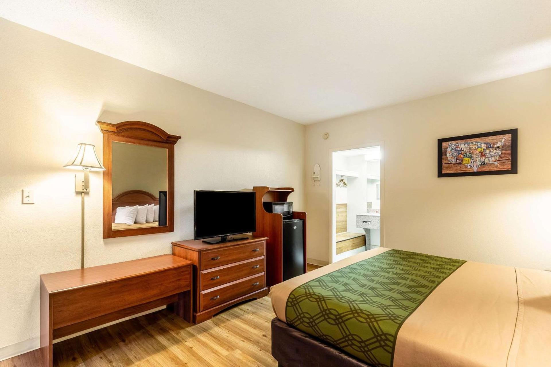 Econo Lodge Lake City-North photo 11