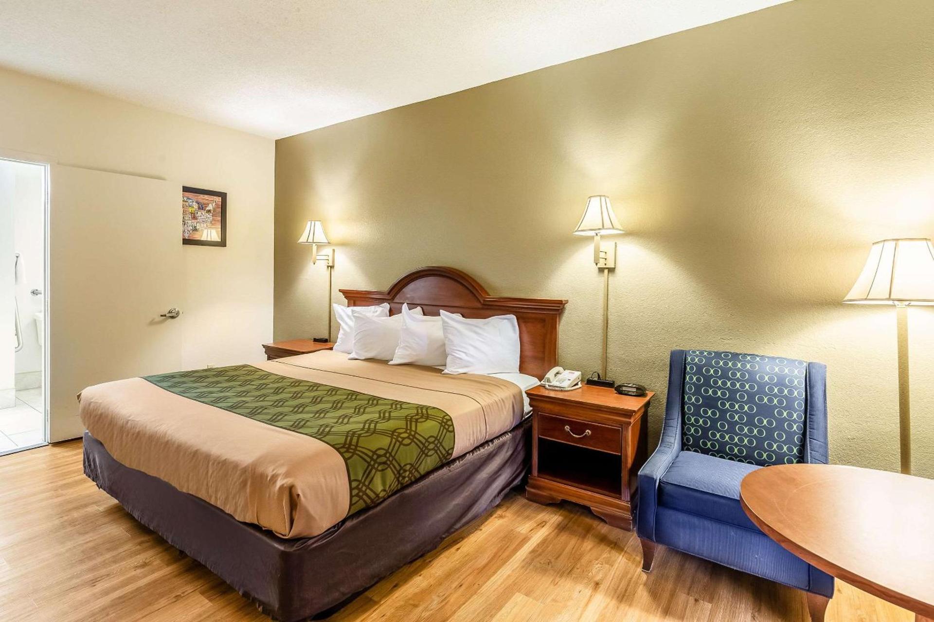 Econo Lodge Lake City-North photo 14