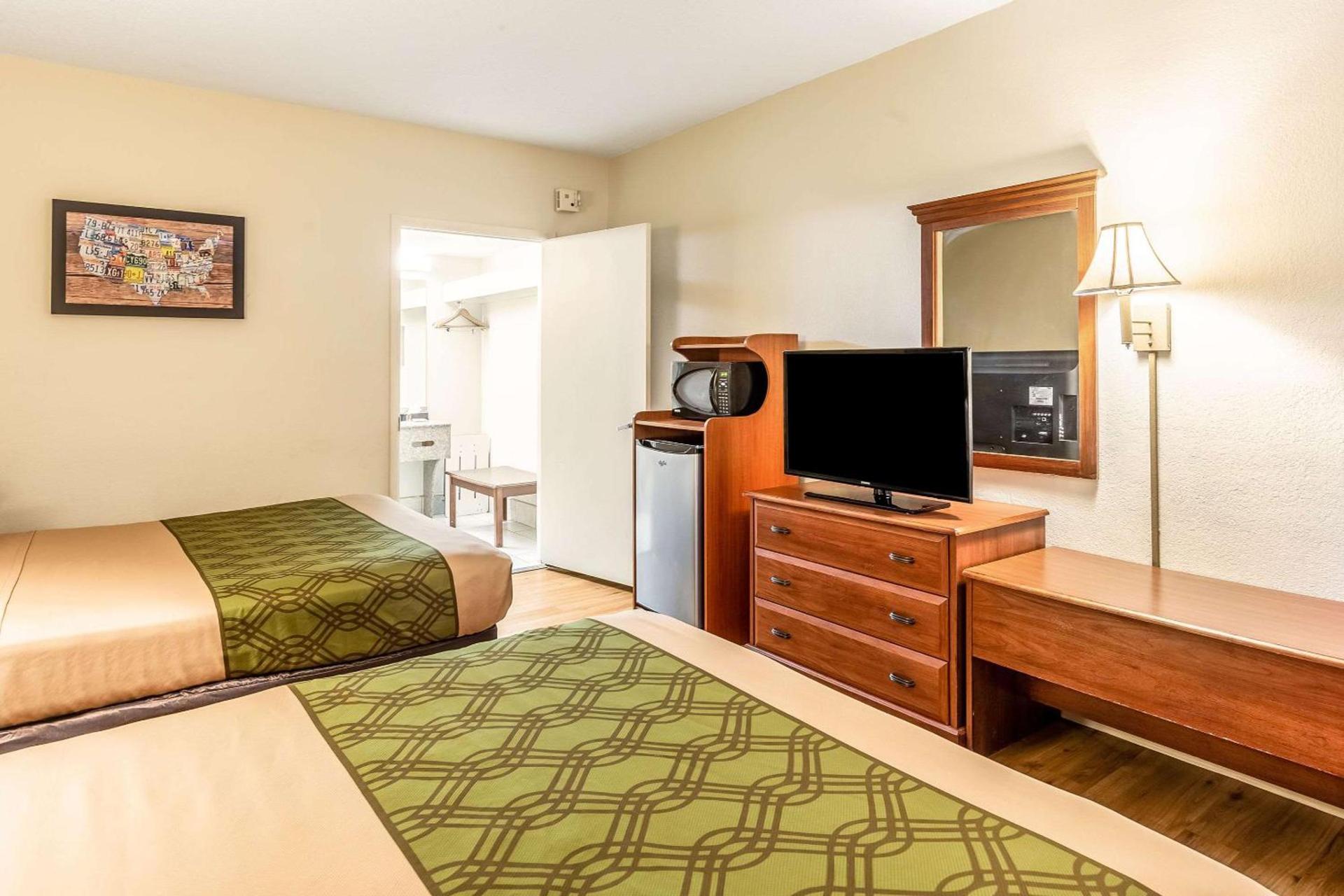 Econo Lodge Lake City-North photo 9