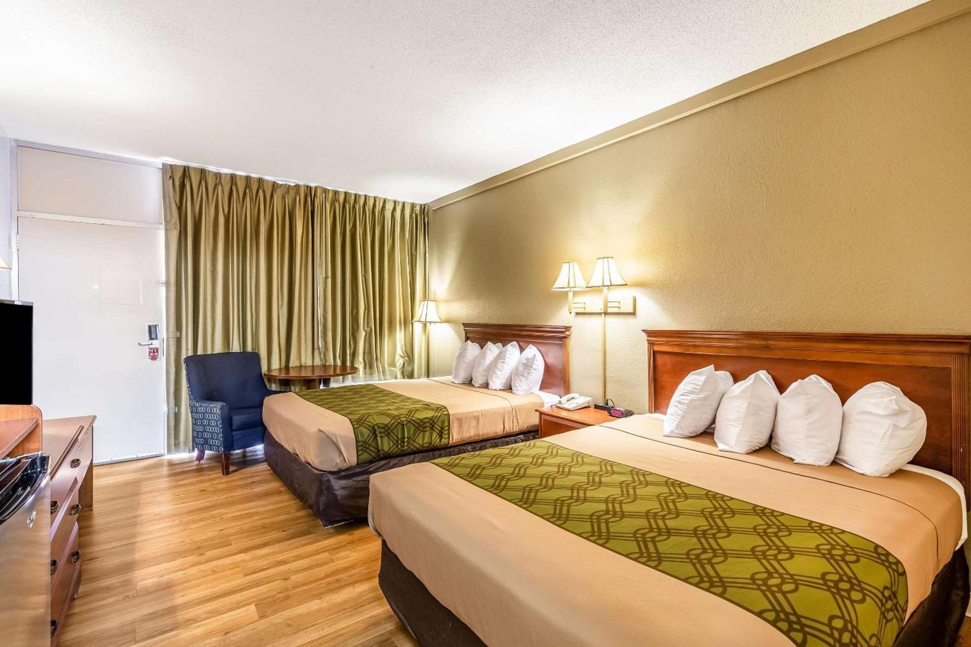 Econo Lodge Lake City-North photo 8