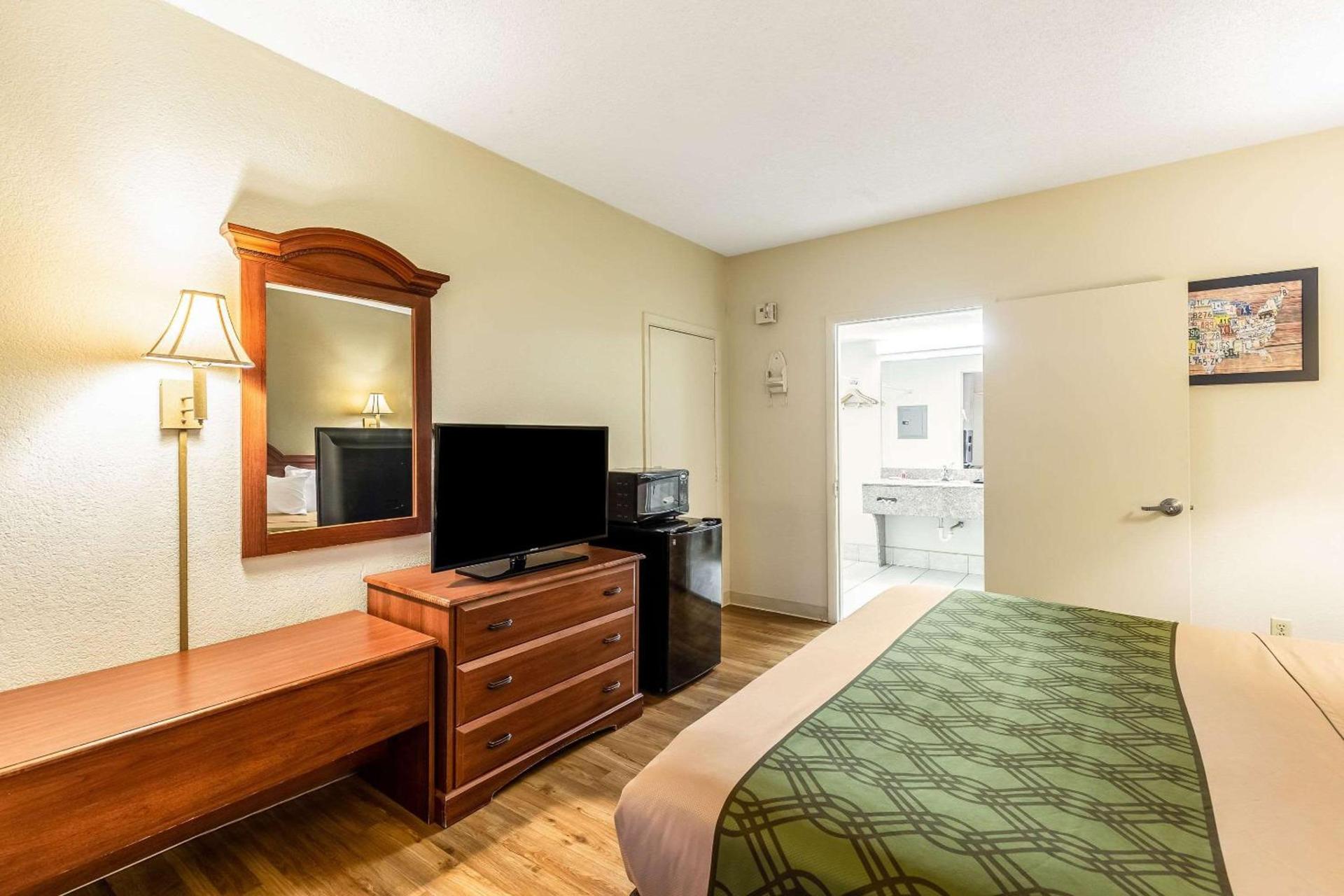 Econo Lodge Lake City-North photo 15