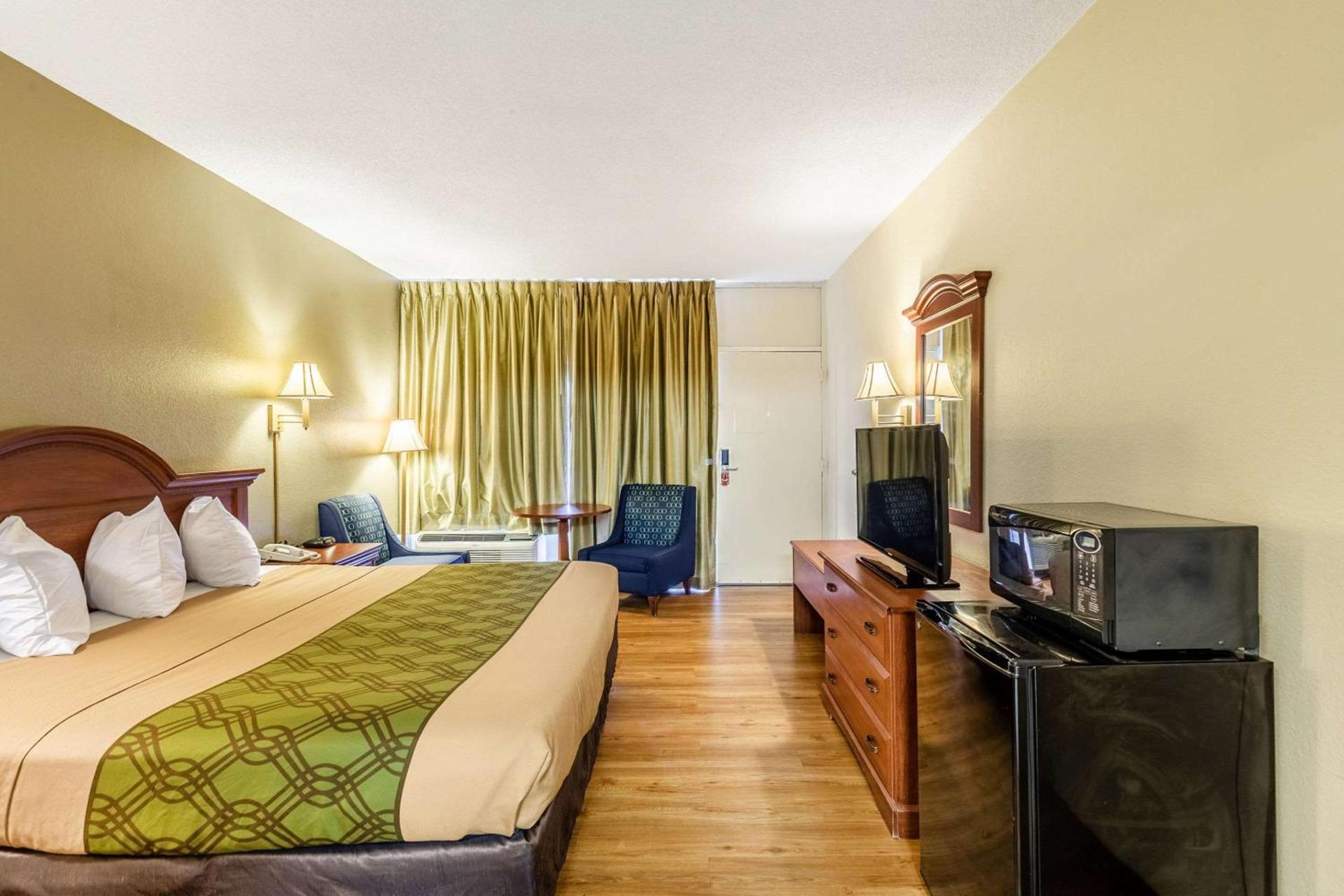 Econo Lodge Lake City-North photo 16