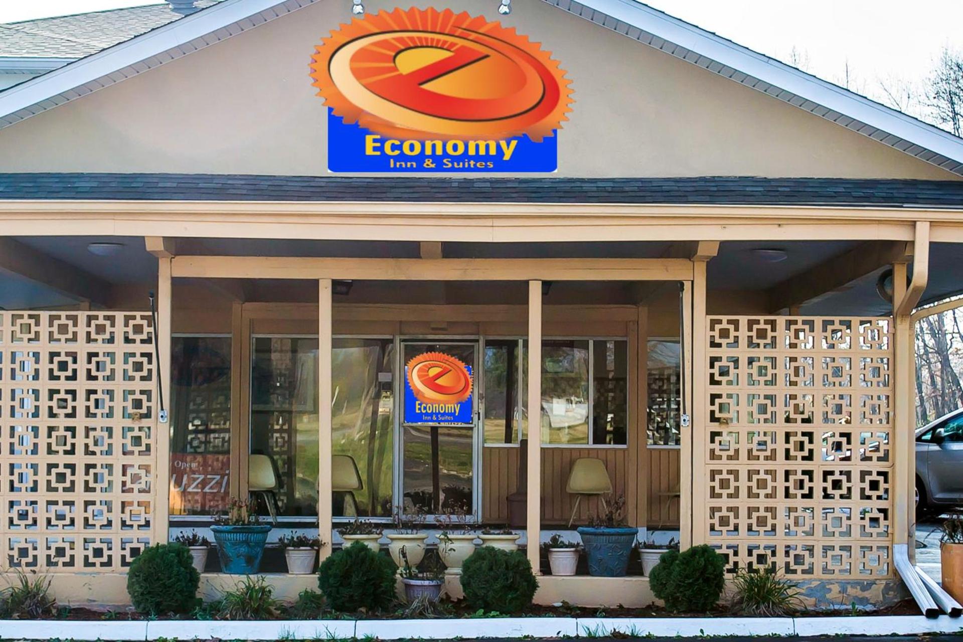 Economy Inn & Suites photo 13