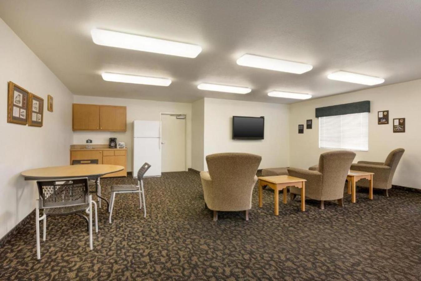 Travelodge by Wyndham Alpine photo 8