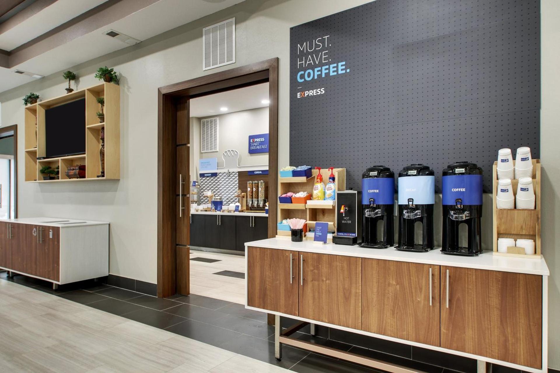 Holiday Inn Express & Suites Laurel by IHG photo 2