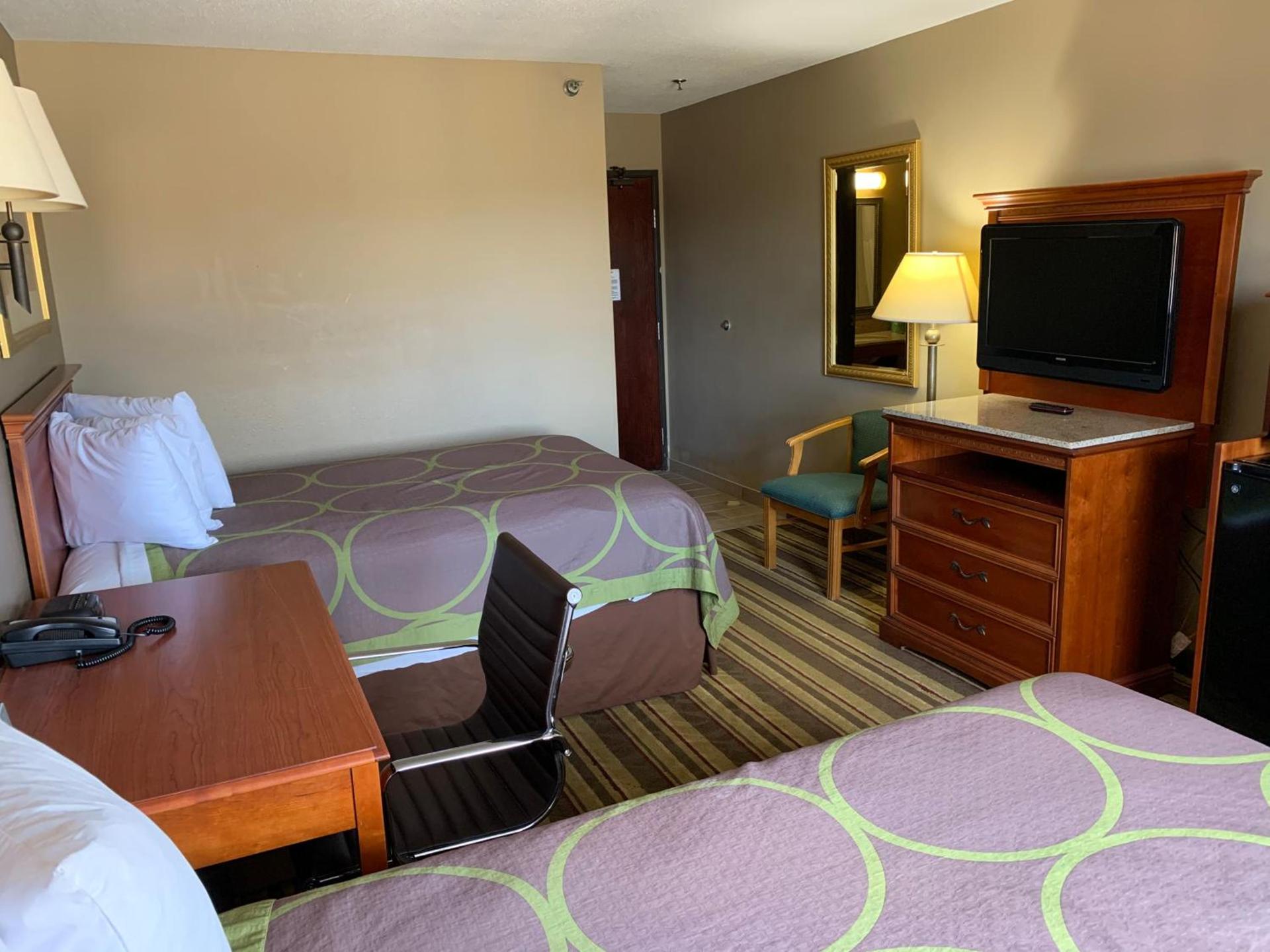 Super 8 by Wyndham Tilton/Lake Winnipesaukee photo 21