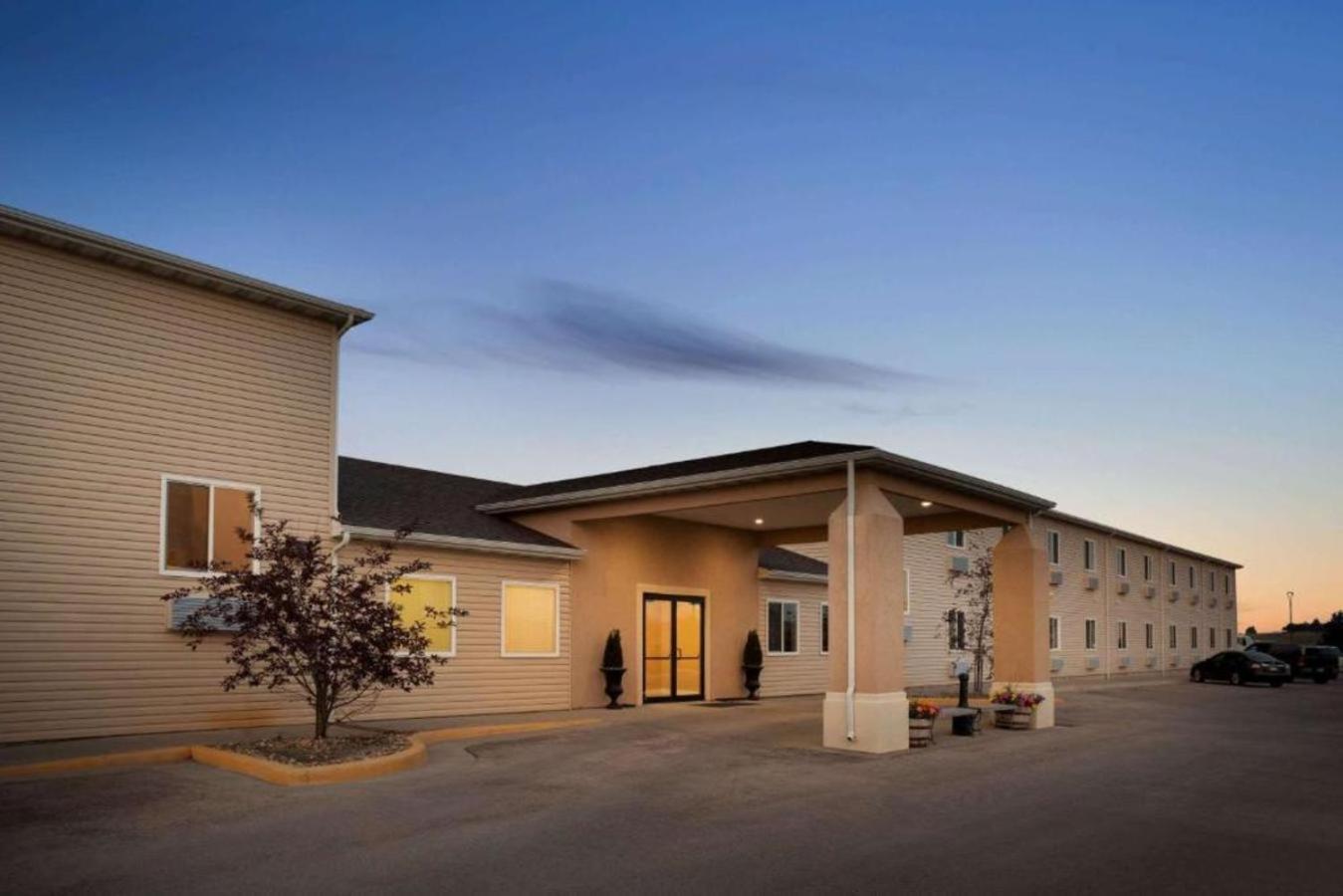 Travelodge by Wyndham Gillette photo 2