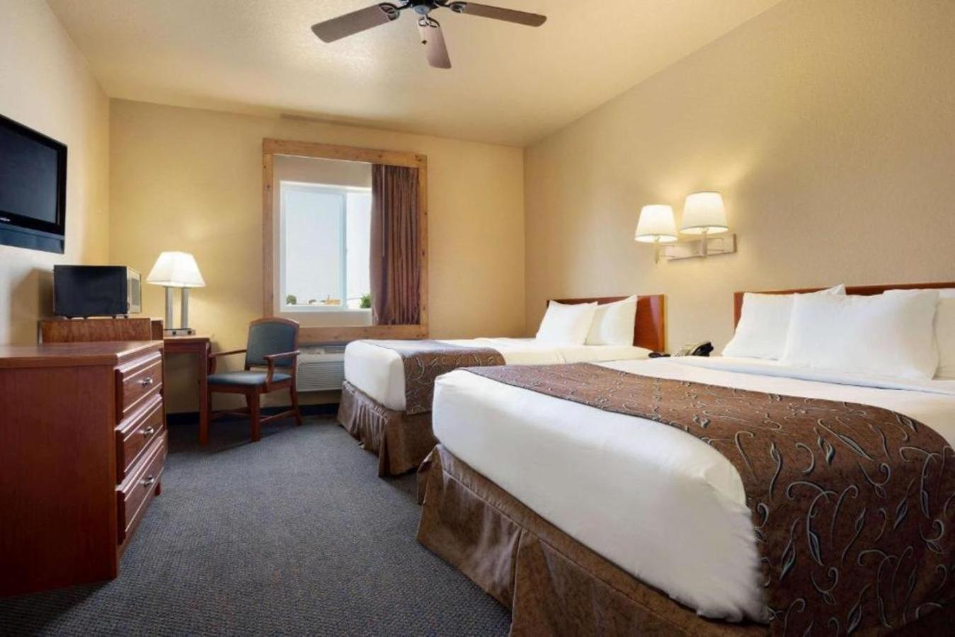 Travelodge by Wyndham Gillette photo 6