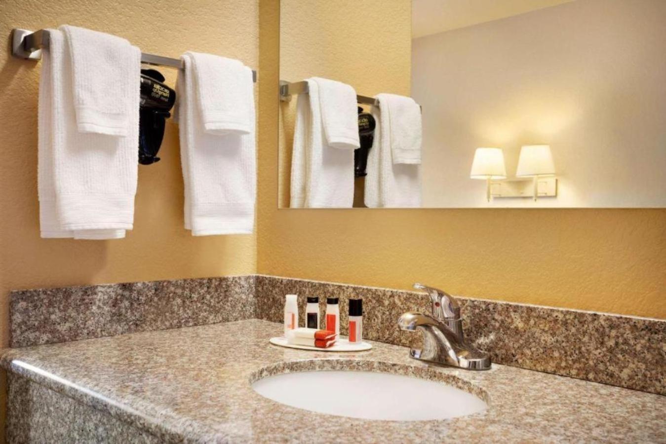 Travelodge by Wyndham Gillette photo 5