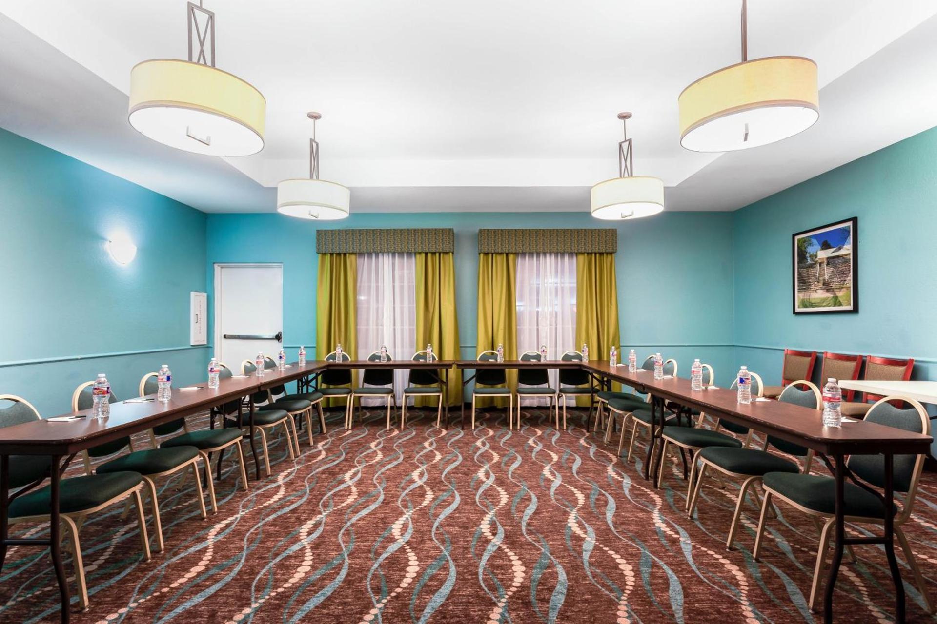 La Quinta by Wyndham Kerrville photo 13