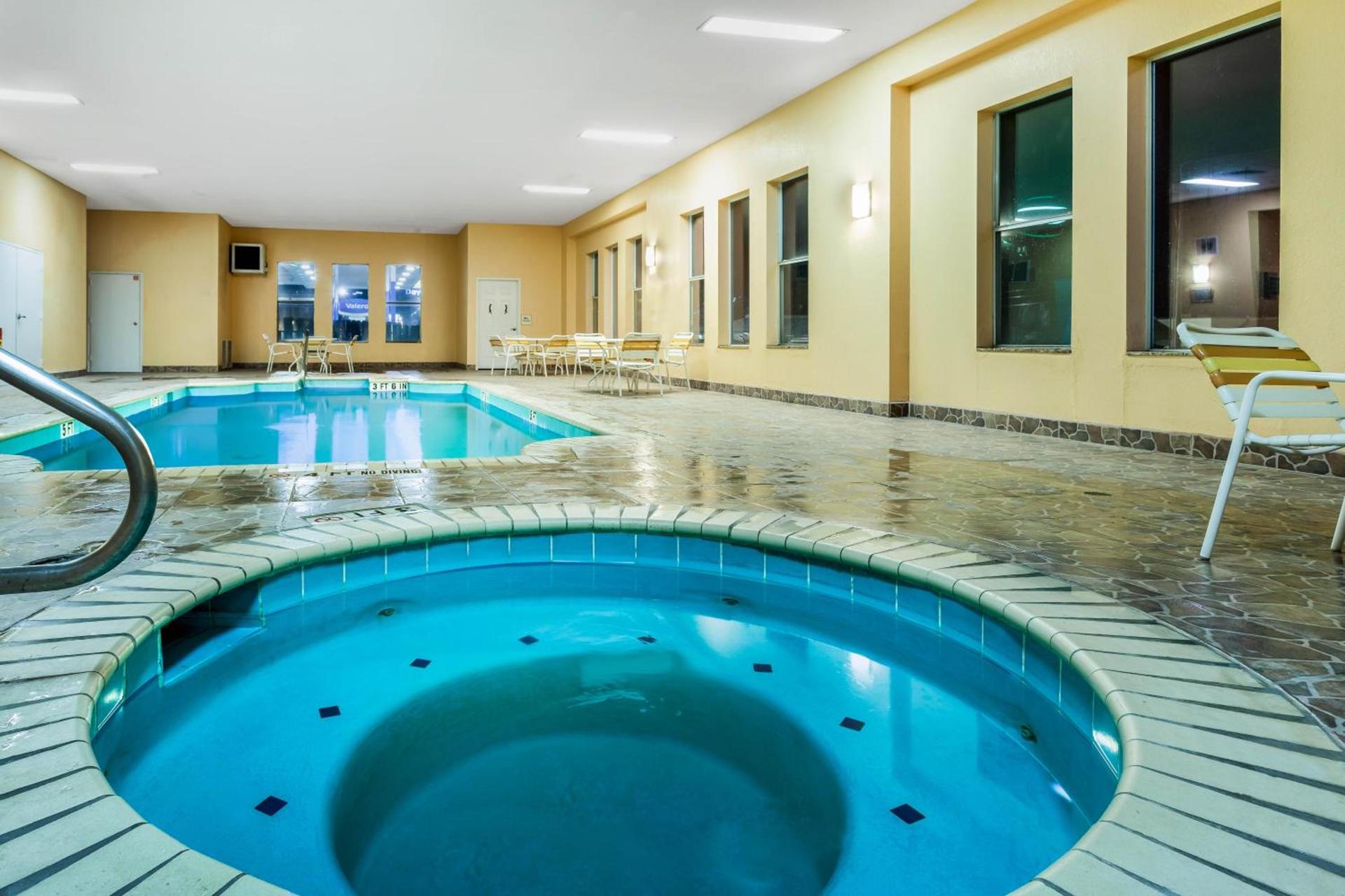 La Quinta by Wyndham Kerrville photo 12