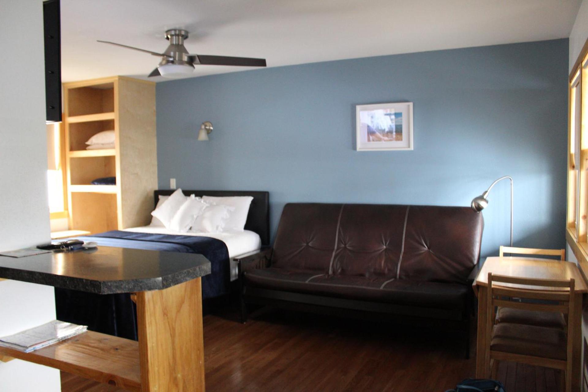 Lakes Inn photo 24