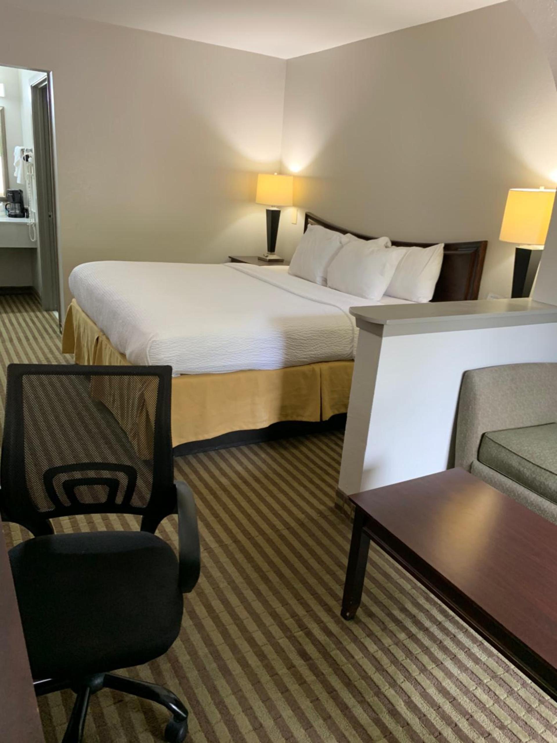 Days Inn by Wyndham Ocean Springs photo 13