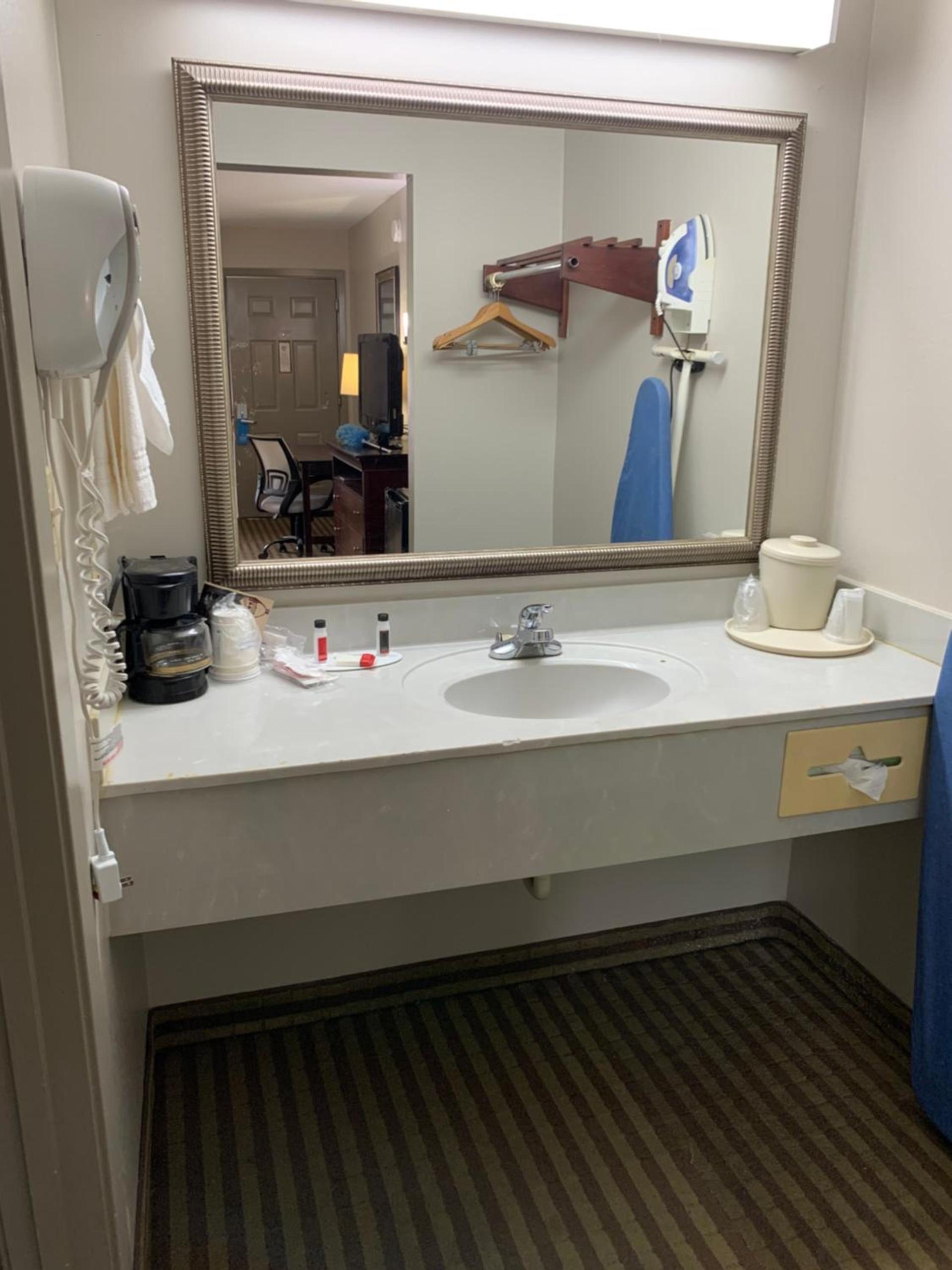 Days Inn by Wyndham Ocean Springs photo 10