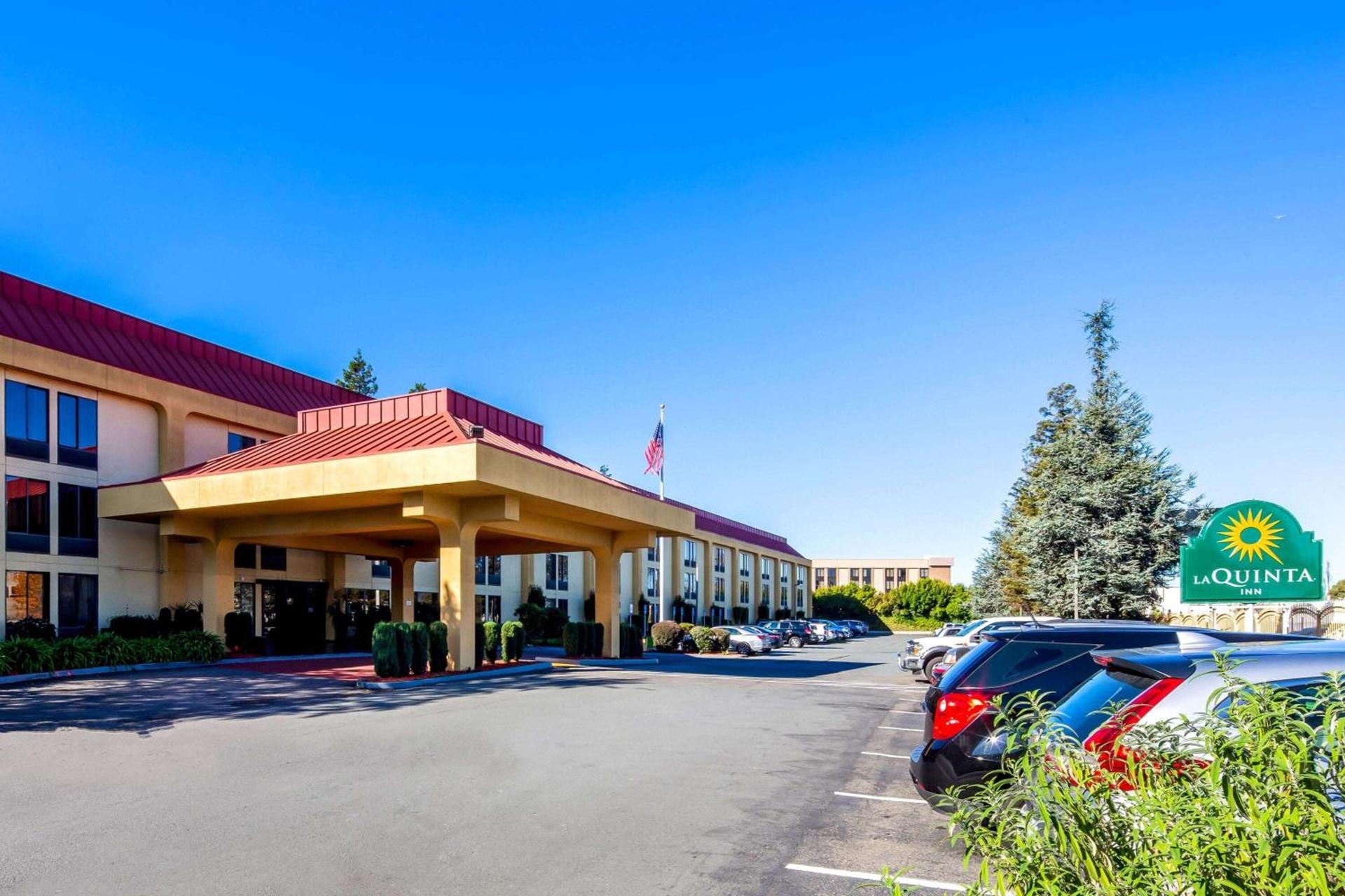 La Quinta by Wyndham Oakland Airport Coliseum photo 1