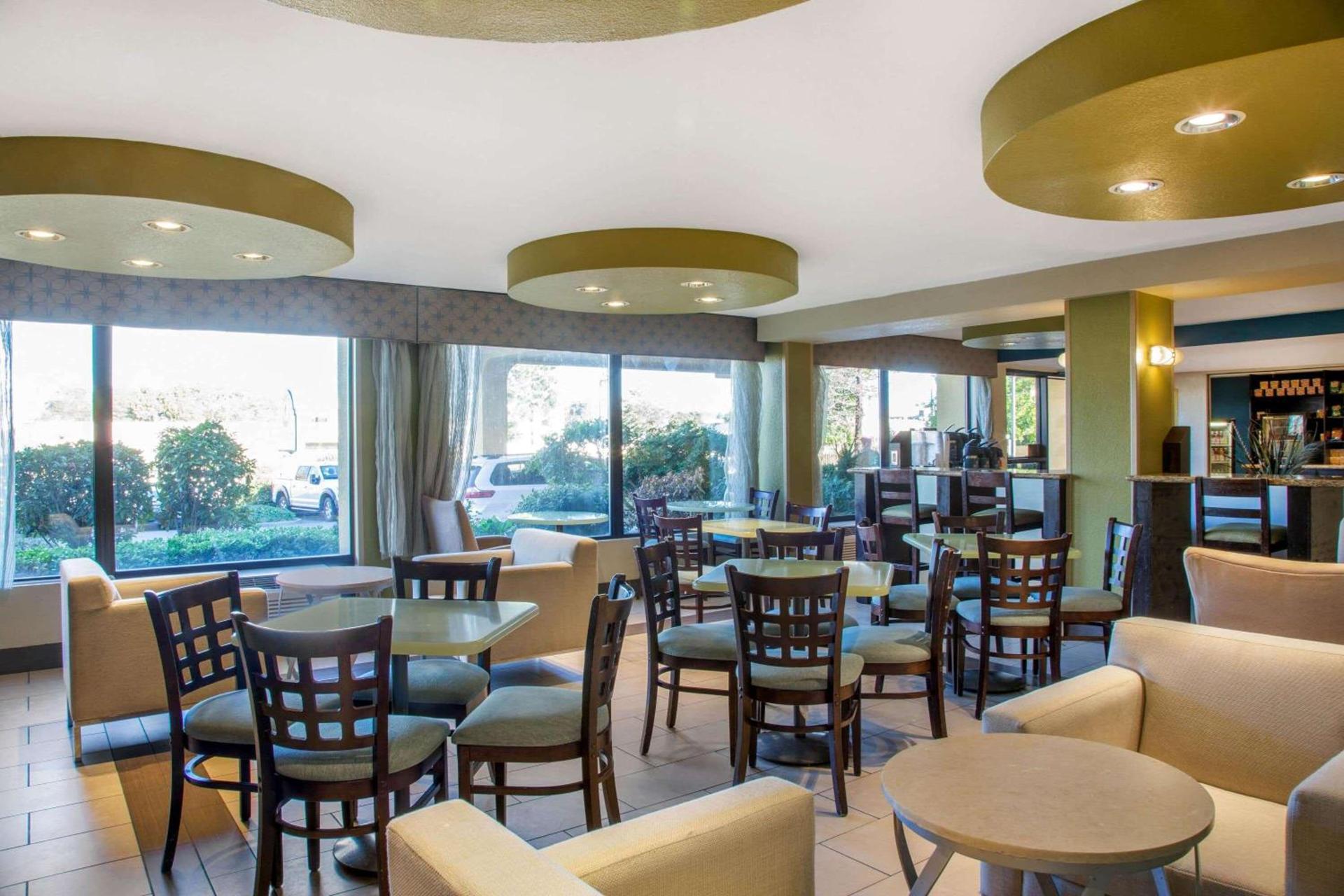 La Quinta by Wyndham Oakland Airport Coliseum photo 6