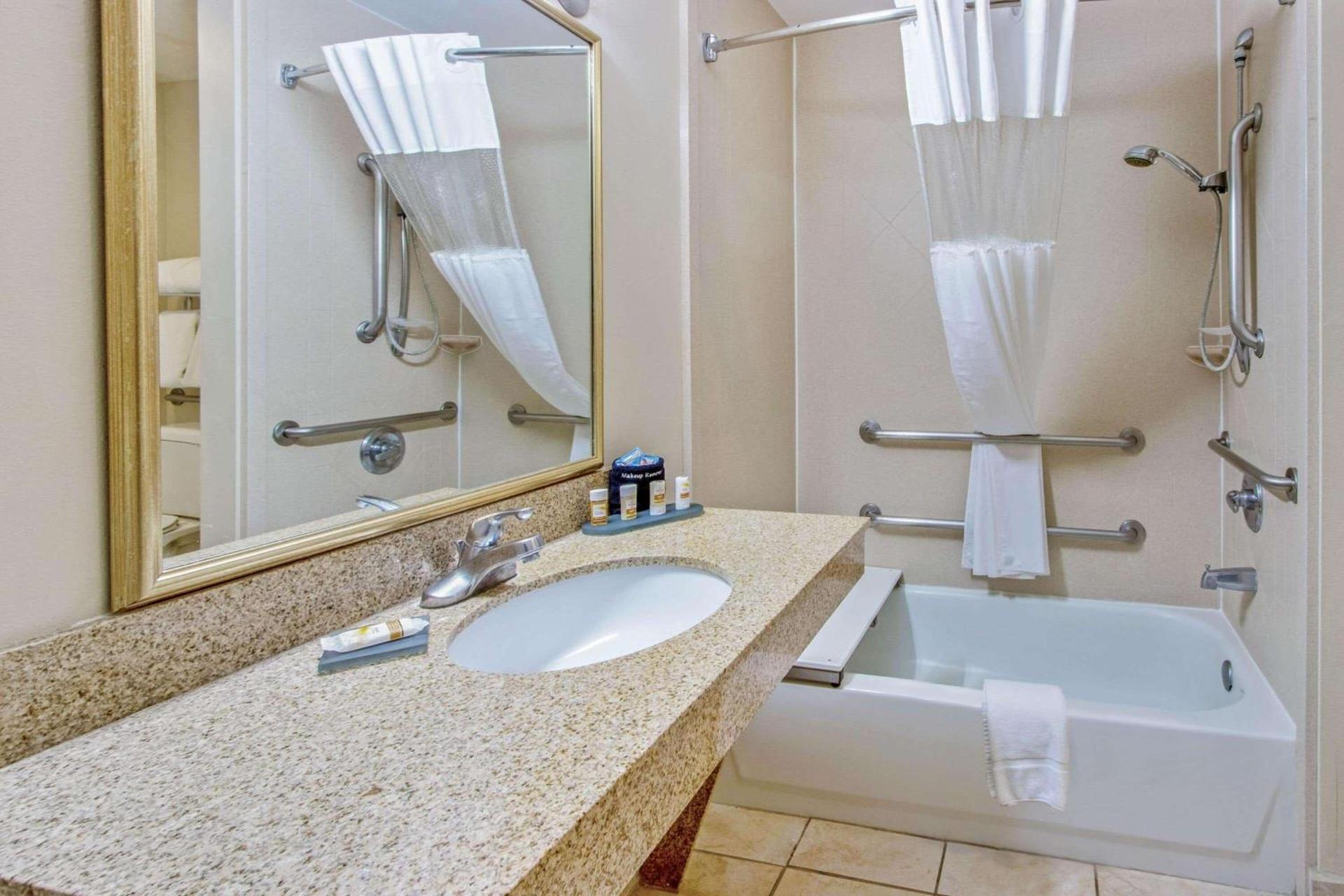 La Quinta by Wyndham Ruidoso Downs photo 33