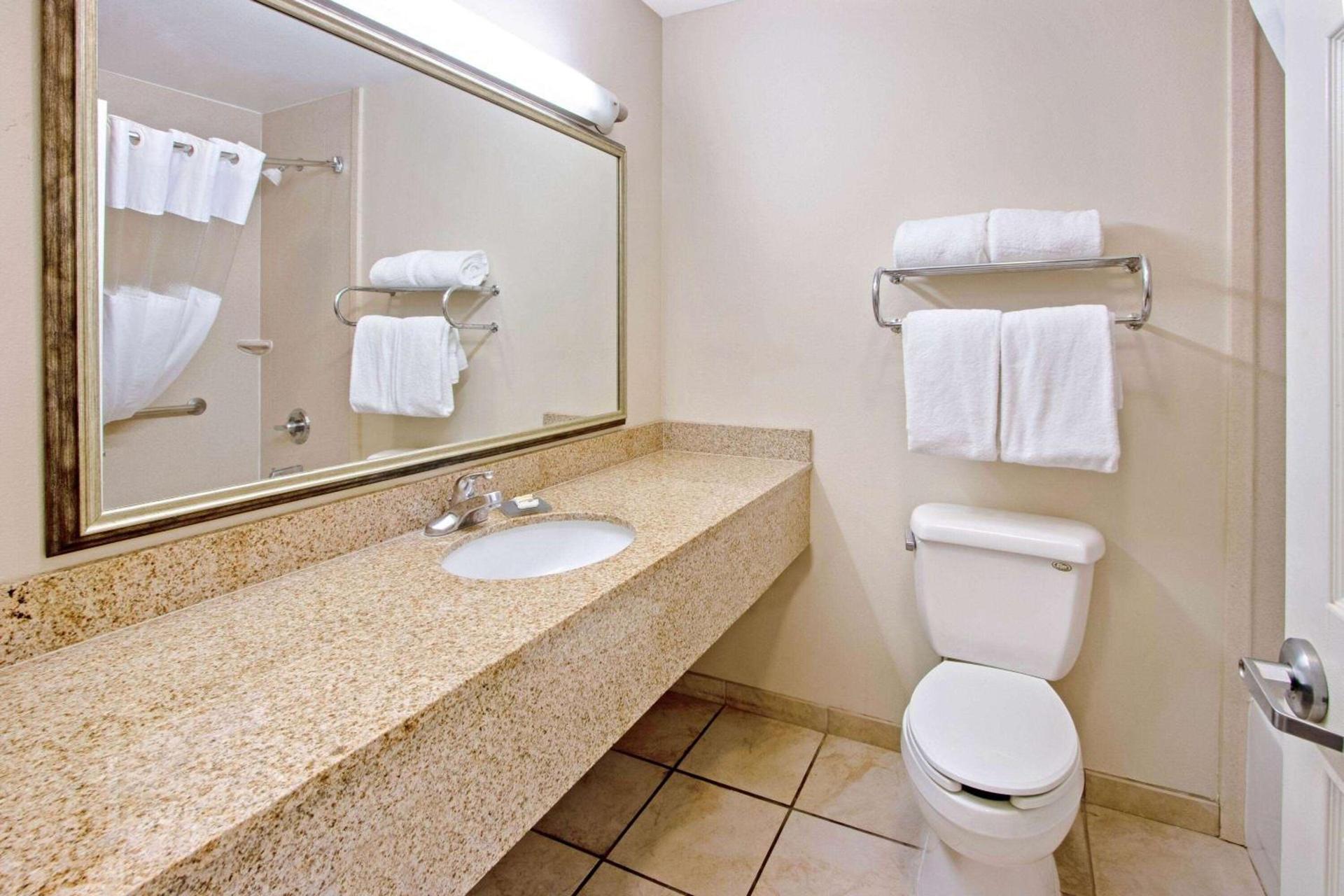 La Quinta by Wyndham Ruidoso Downs photo 34