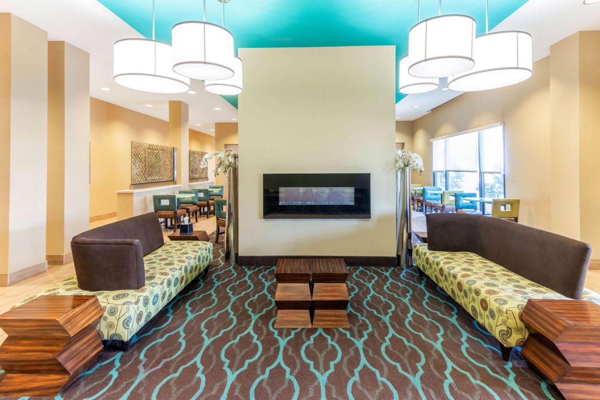 La Quinta by Wyndham Carlsbad photo 7