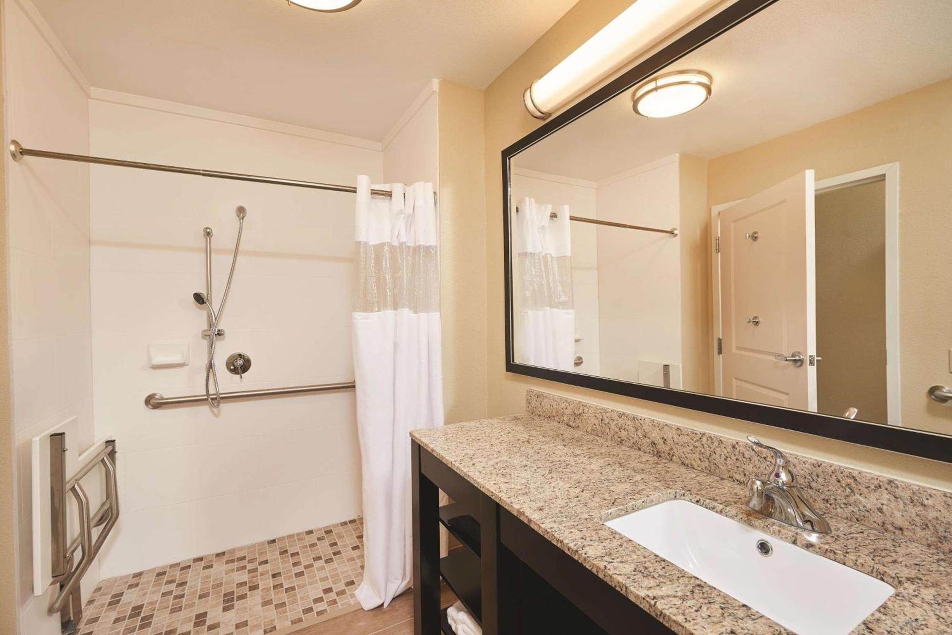 La Quinta by Wyndham Carlsbad photo 24